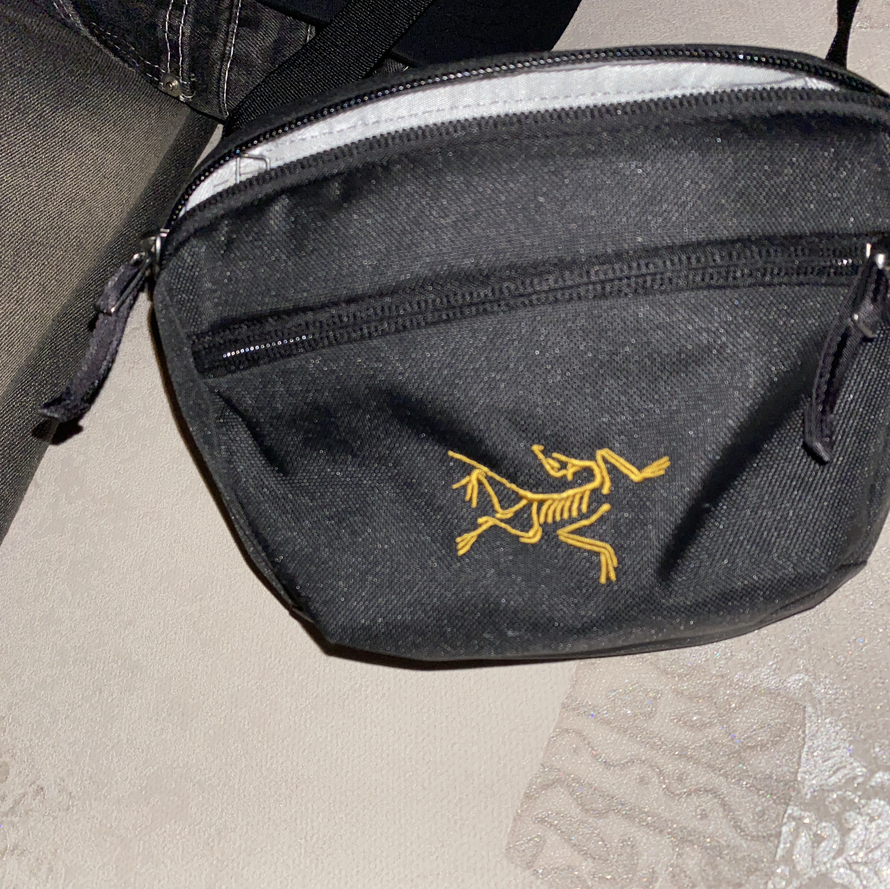 Arc'teryx Mantis 1 Waistpack Black 착용 스타일