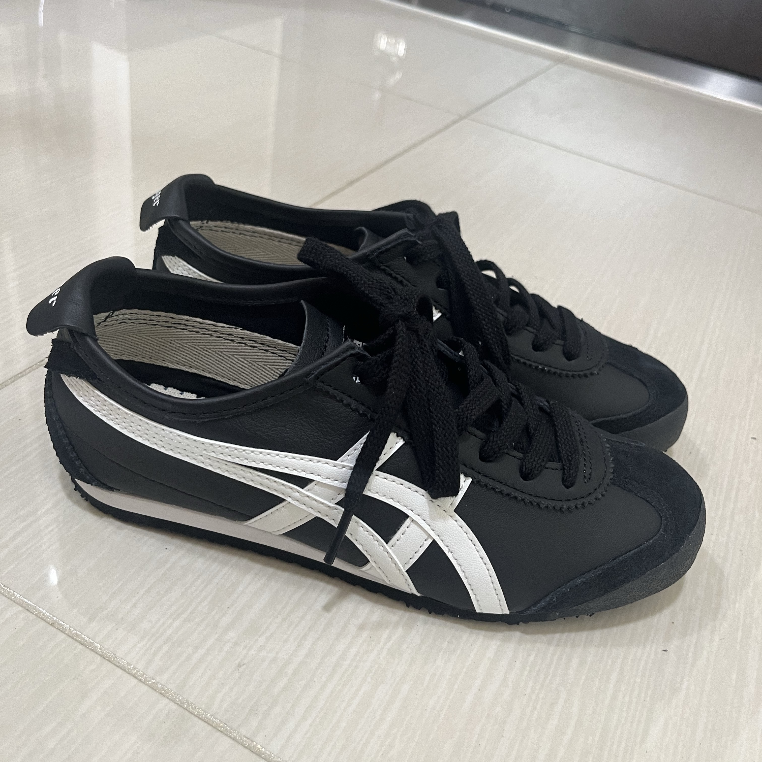 Onitsuka Tiger Mexico 66 Black White 착용 스타일 - 2