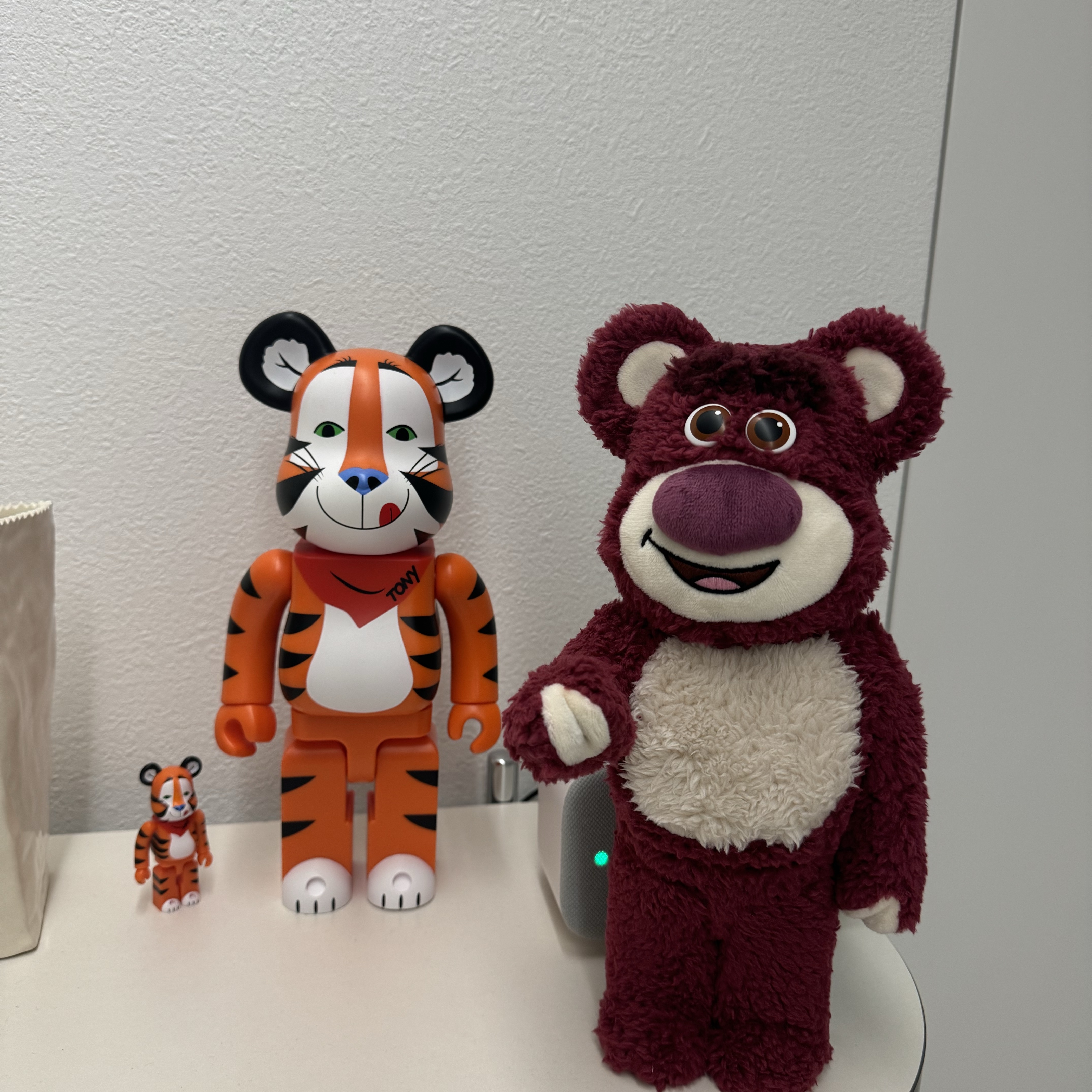 Bearbrick Disney Toy Story Lots-o Costume Ver. 400%, Bearbrick Tony The Tiger Vintage Ver. 100％ & 400％ Set 착용 스타일