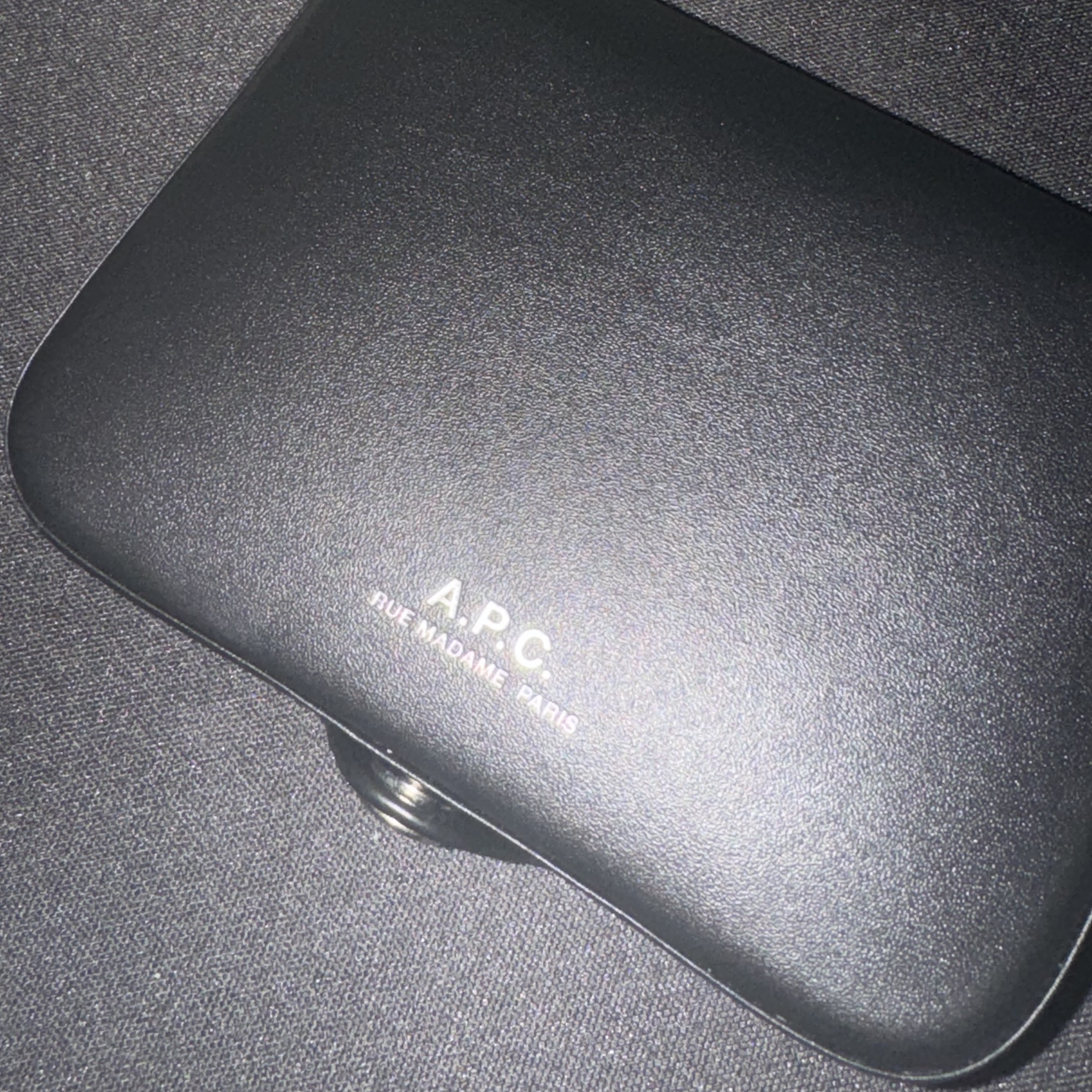 A.P.C. Josh Coin Purse Black 착용 스타일