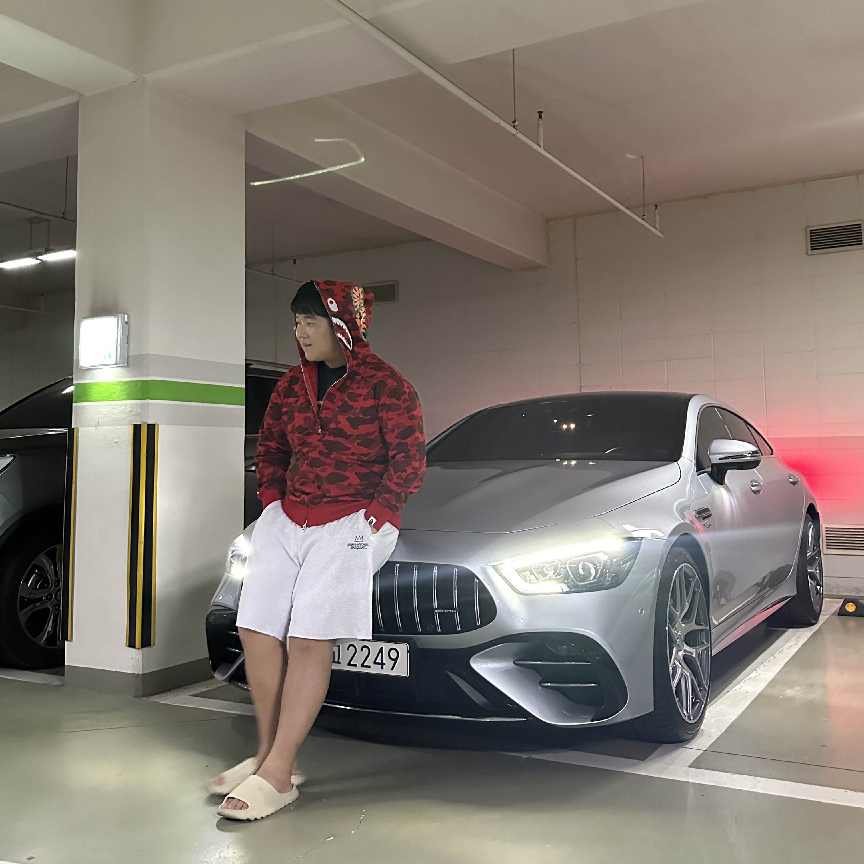 BAPE Color Camo Shark Full Zip Hoodie Red, Adidas Yeezy Slide Pure - Re-Release Ver. 착용 스타일