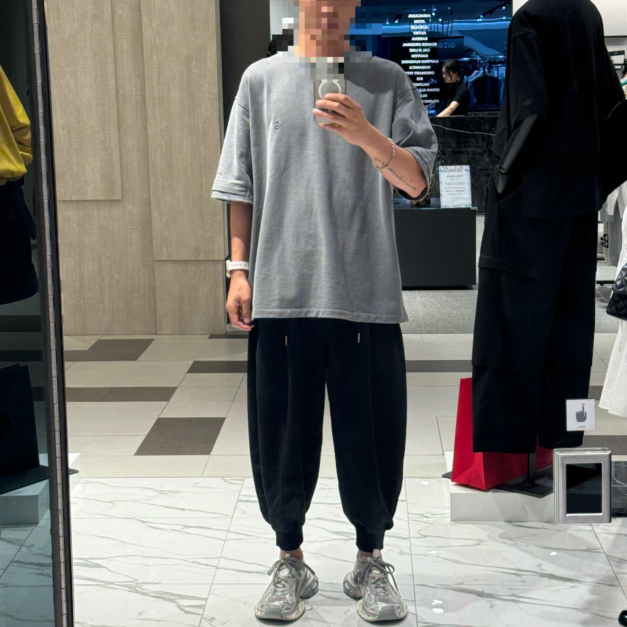 Balenciaga 3XL Sneakers Light Beige 착용 스타일 - 2