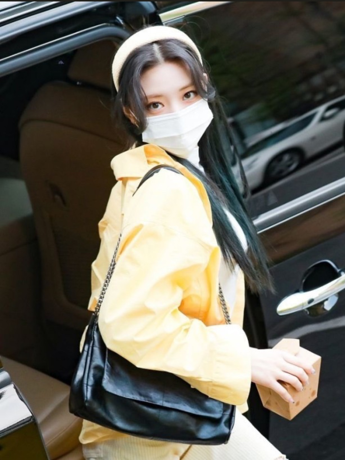 Zara Rock Style Flap Shoulder Bag Black 착용 스타일 - 4