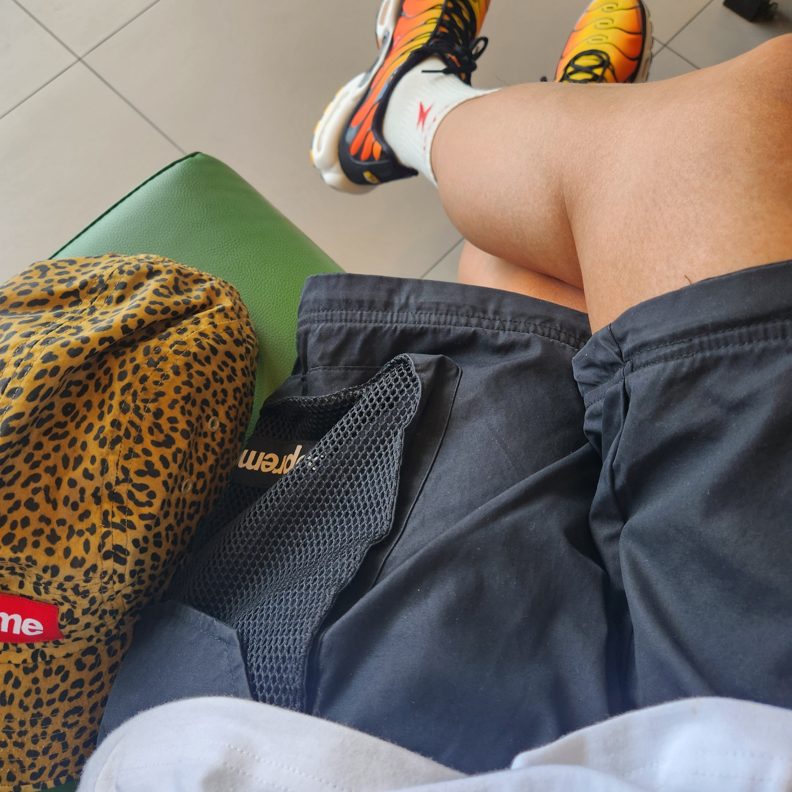 Nike Air Max Plus Bright Ceramic and Tour Yellow 착용 스타일