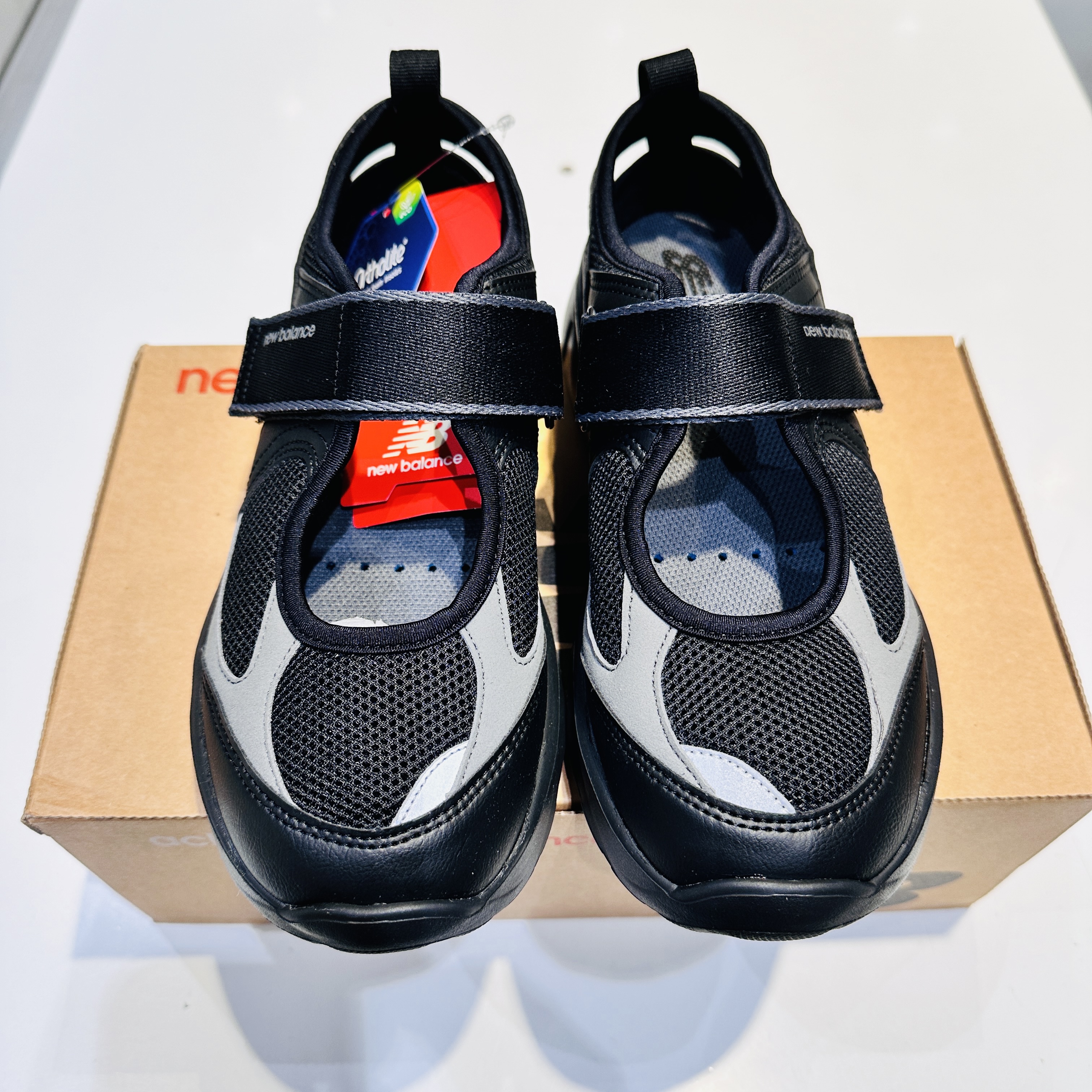 (W) New Balance Breeze SD2202 Black 착용 스타일 - 1