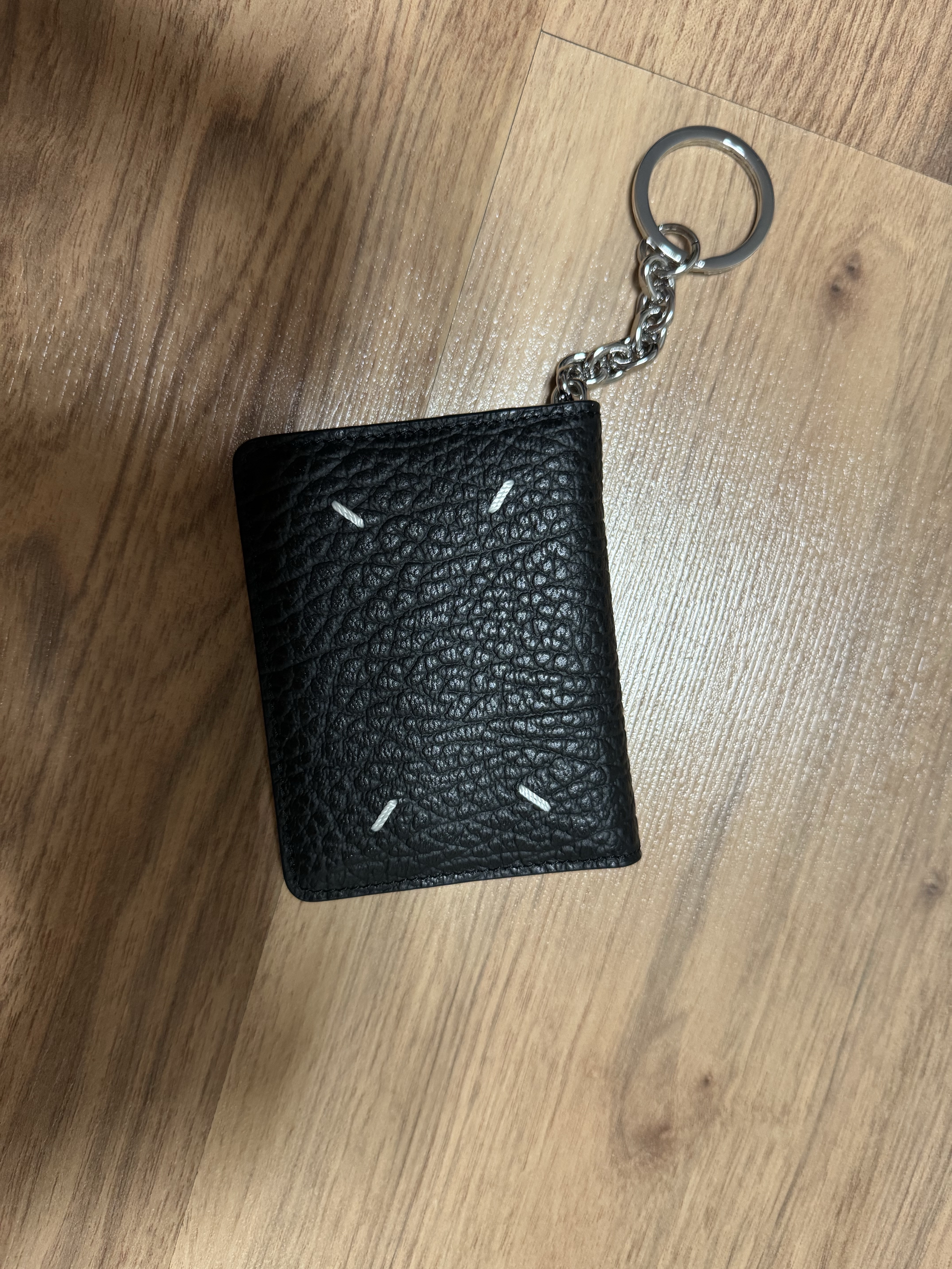 Maison Margiela Keyring Wallet Black 착용 스타일