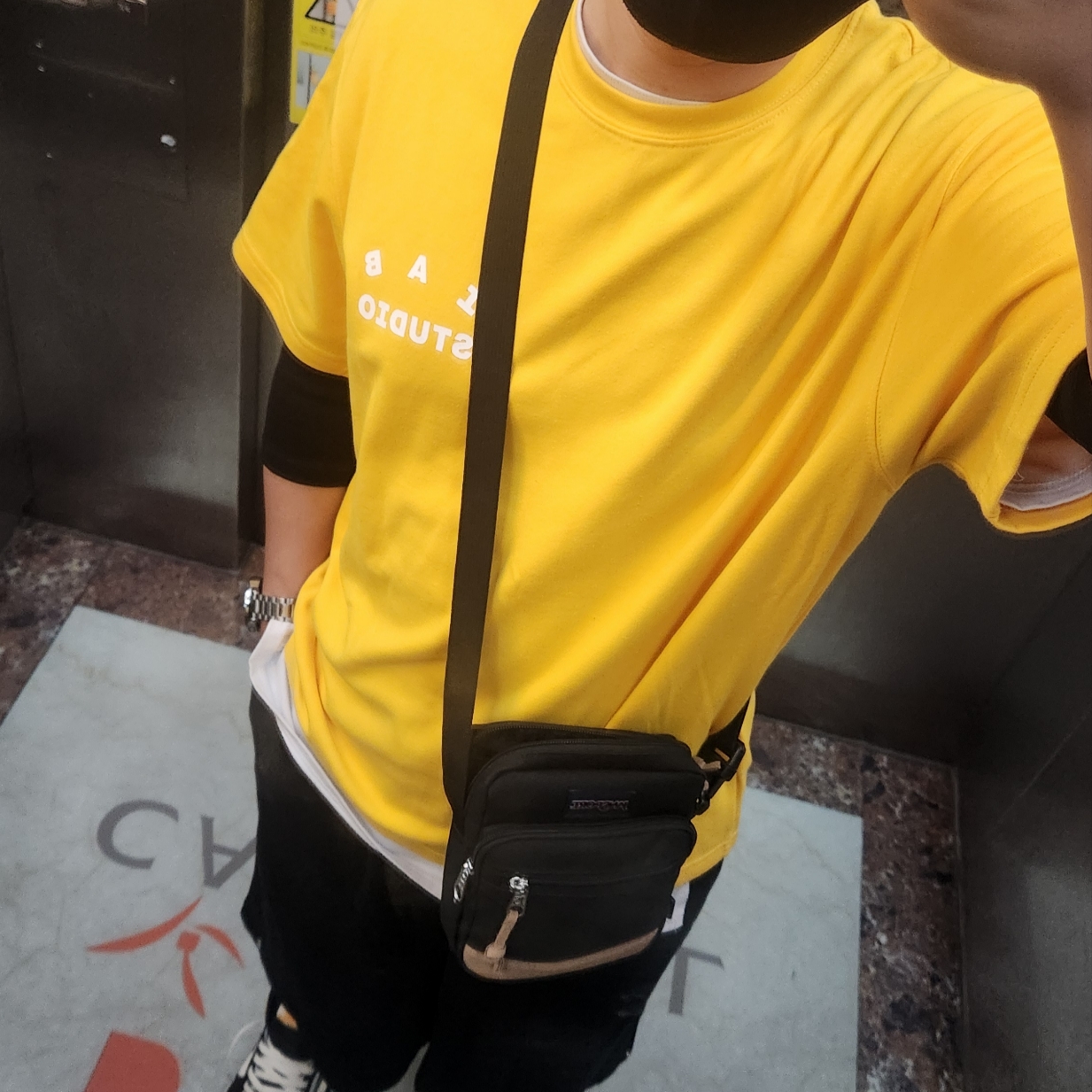 IAB Studio T-Shirt Yellow 착용 스타일