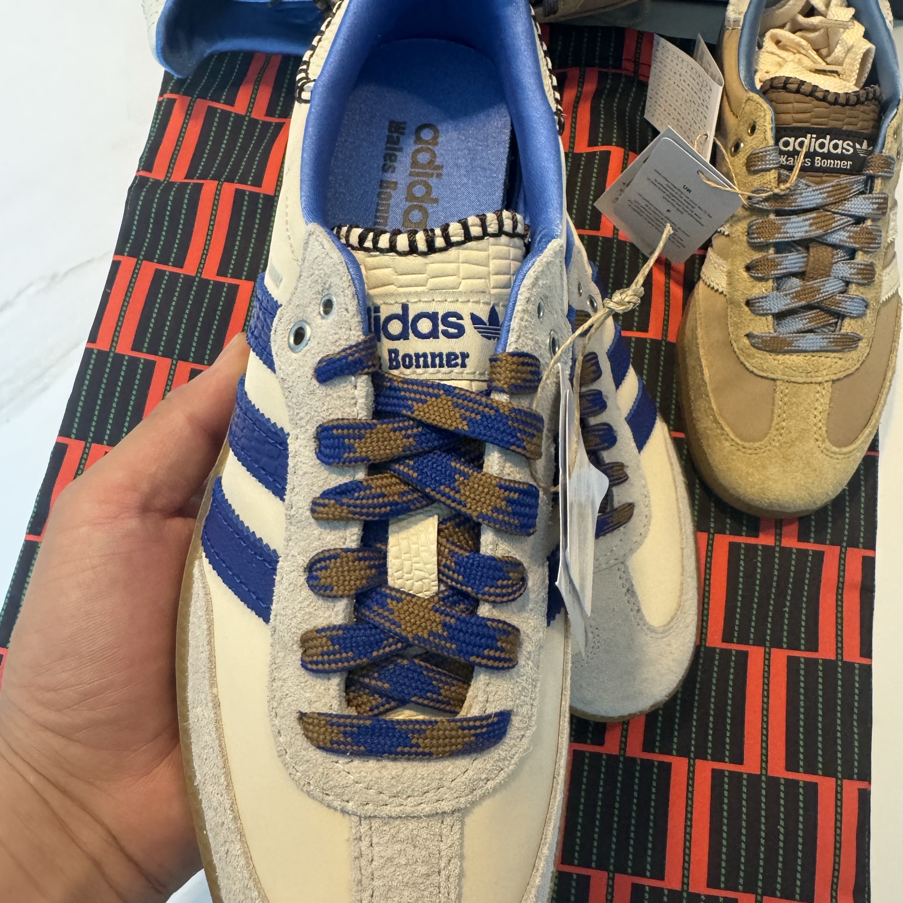Adidas x Wales Bonner Samba Supplier Colour Wonder White, Adidas x Wales Bonner Samba Wonder Clay Royal Blue 착용 스타일 - 3