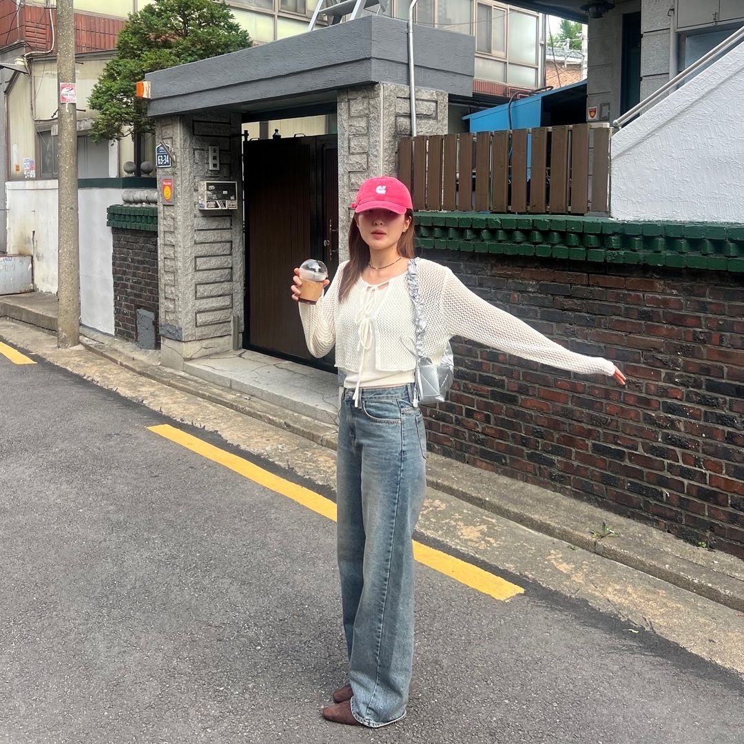 Carlyn New Logo Washed Cap Red_J74104010R, Carlyn New Logo Washed Cap Black_J74104010B 착용 스타일