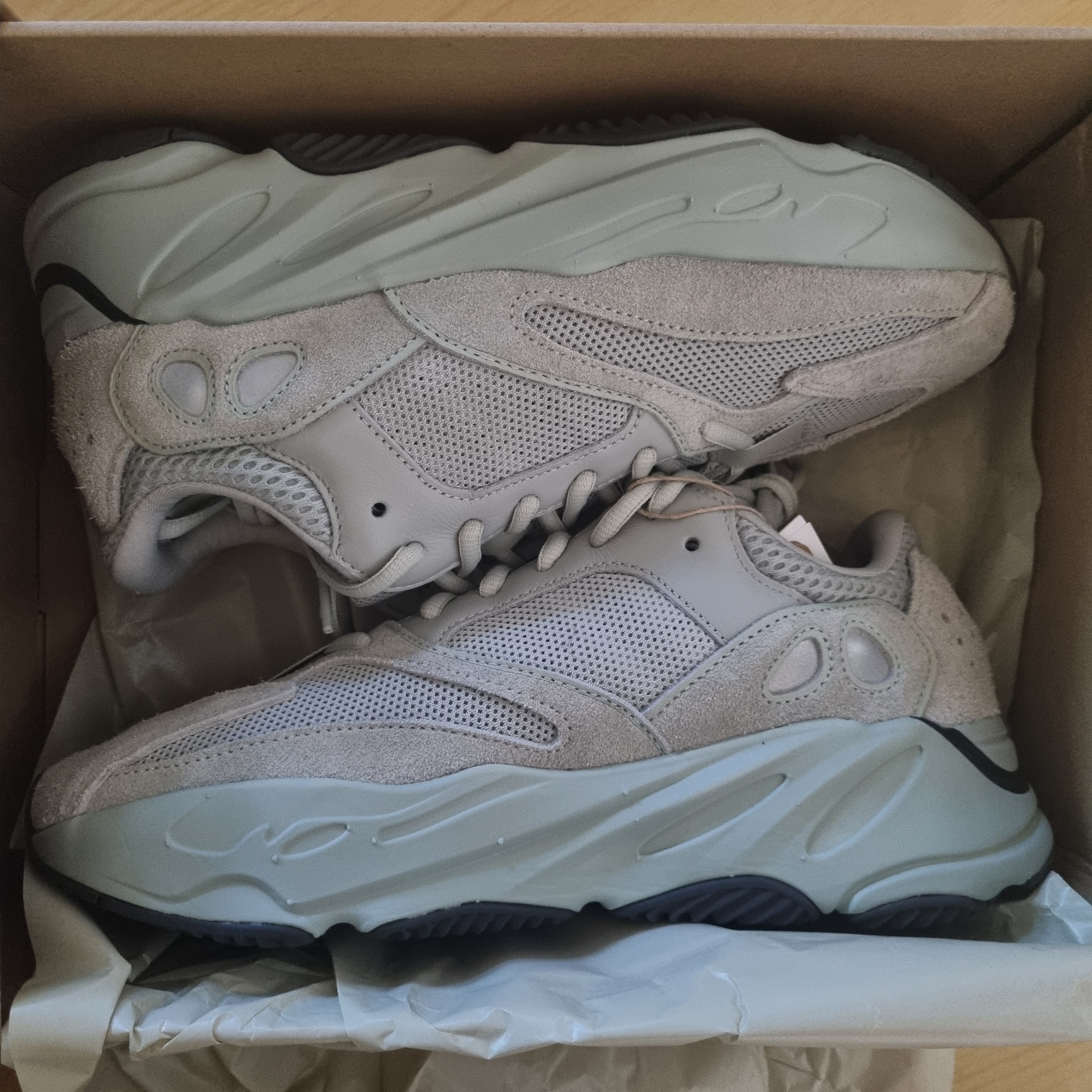 Adidas Yeezy Boost 700 Salt 2023 착용 스타일