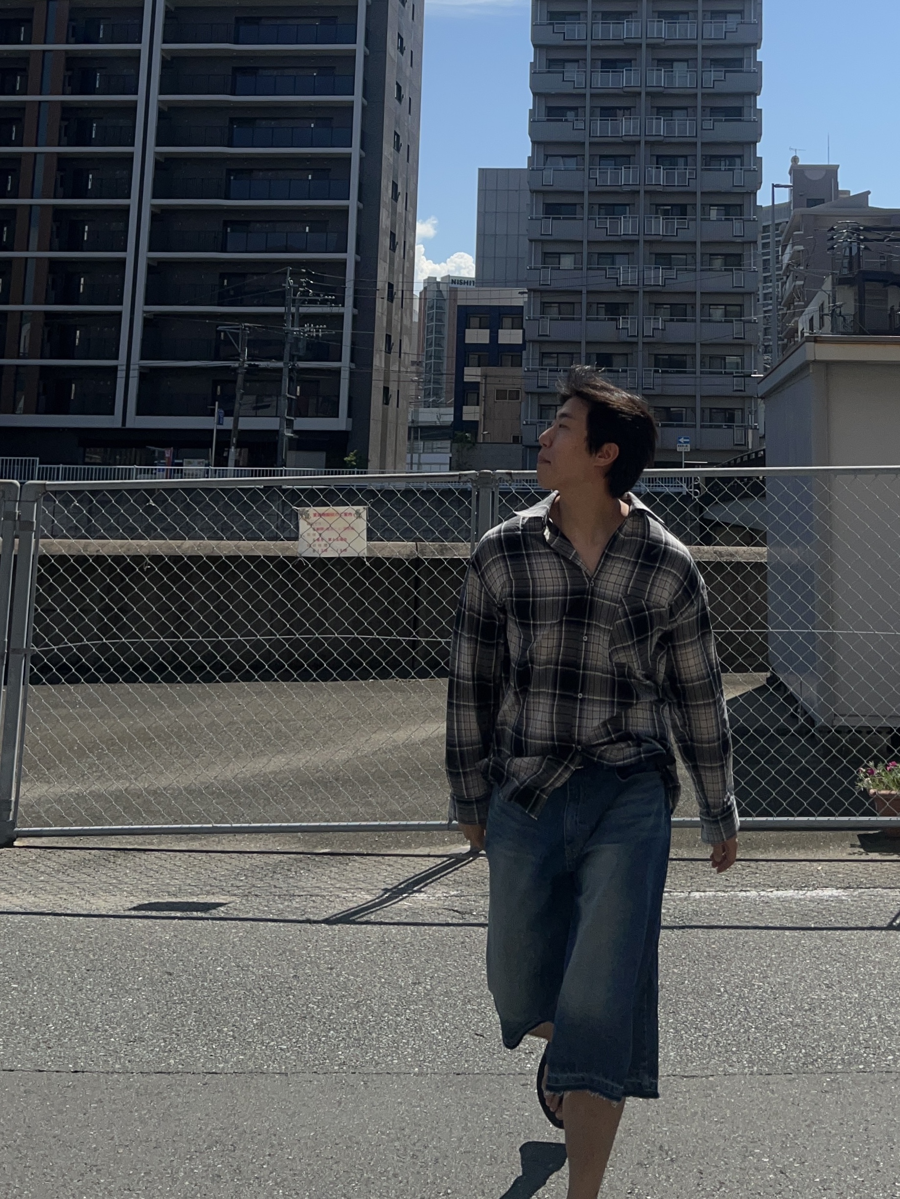 Oofos OOriginal Black 착용 스타일 - 3