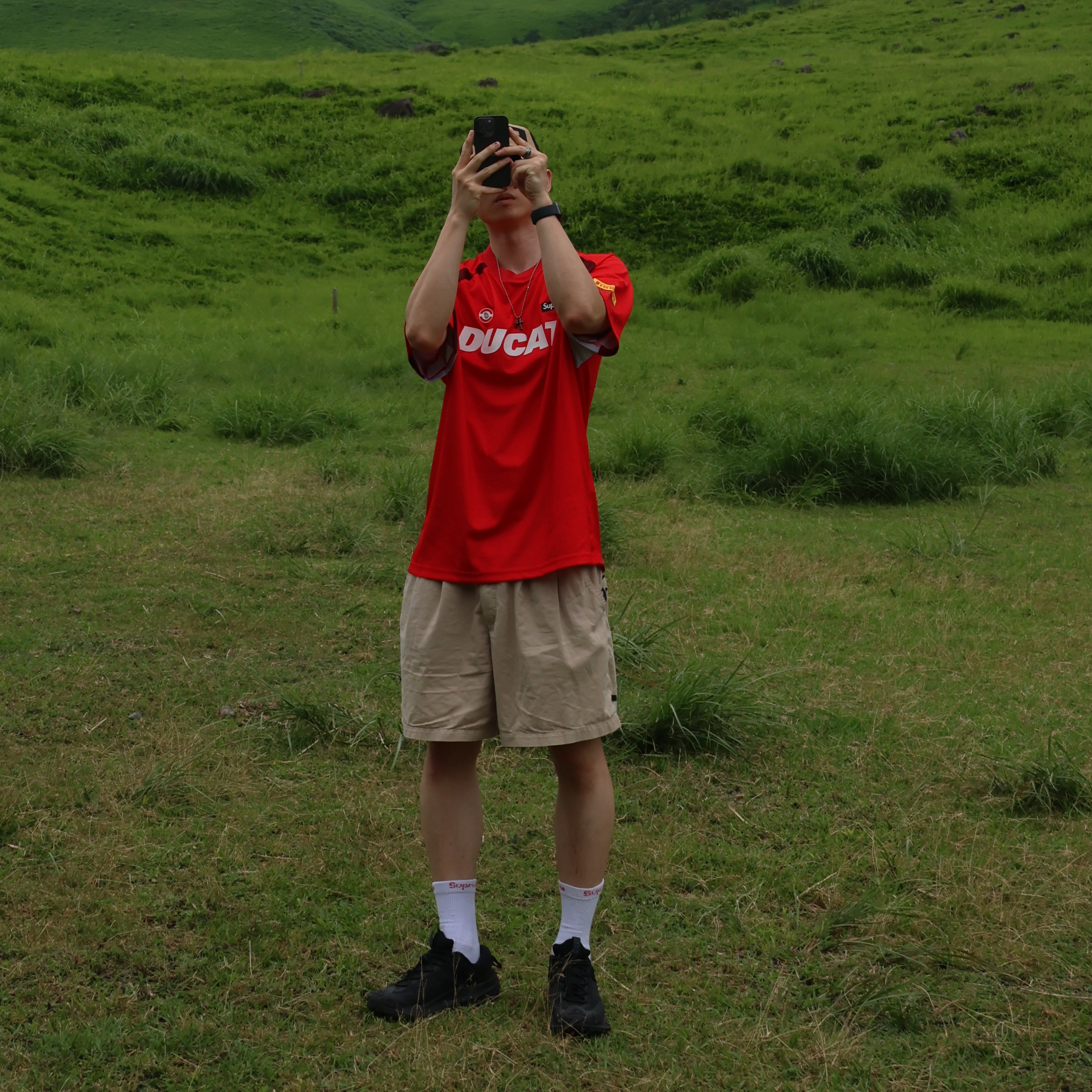 Supreme x Ducati Soccer Jersey Red - 24SS, Nike ACG Mountain Fly 2 Low Black 착용 스타일