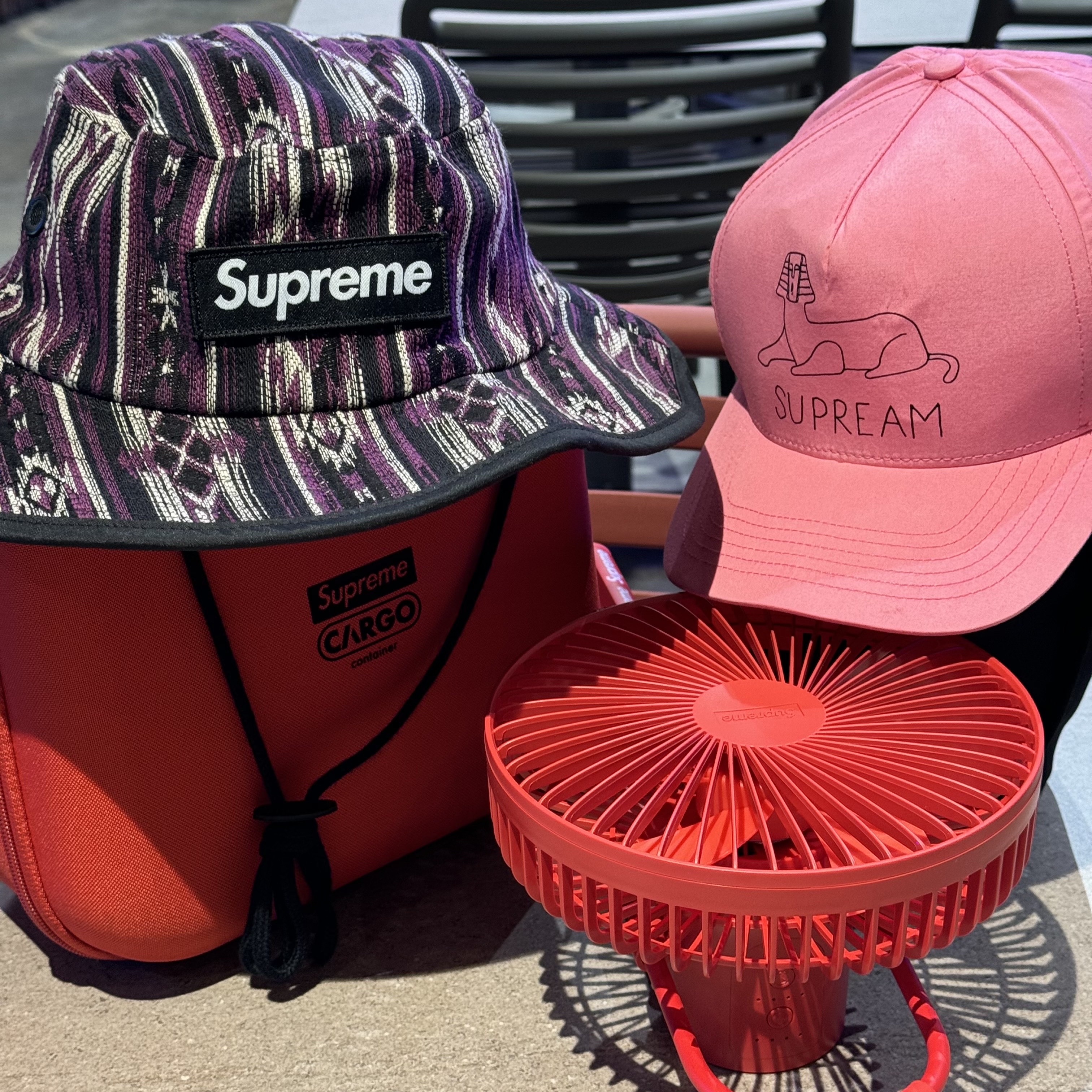 Supreme x Linea Zero Toucan Lamp Multicolor - 24SS, Supreme Woven Pattern Boonie Purple - 22FW 착용 스타일 - 2