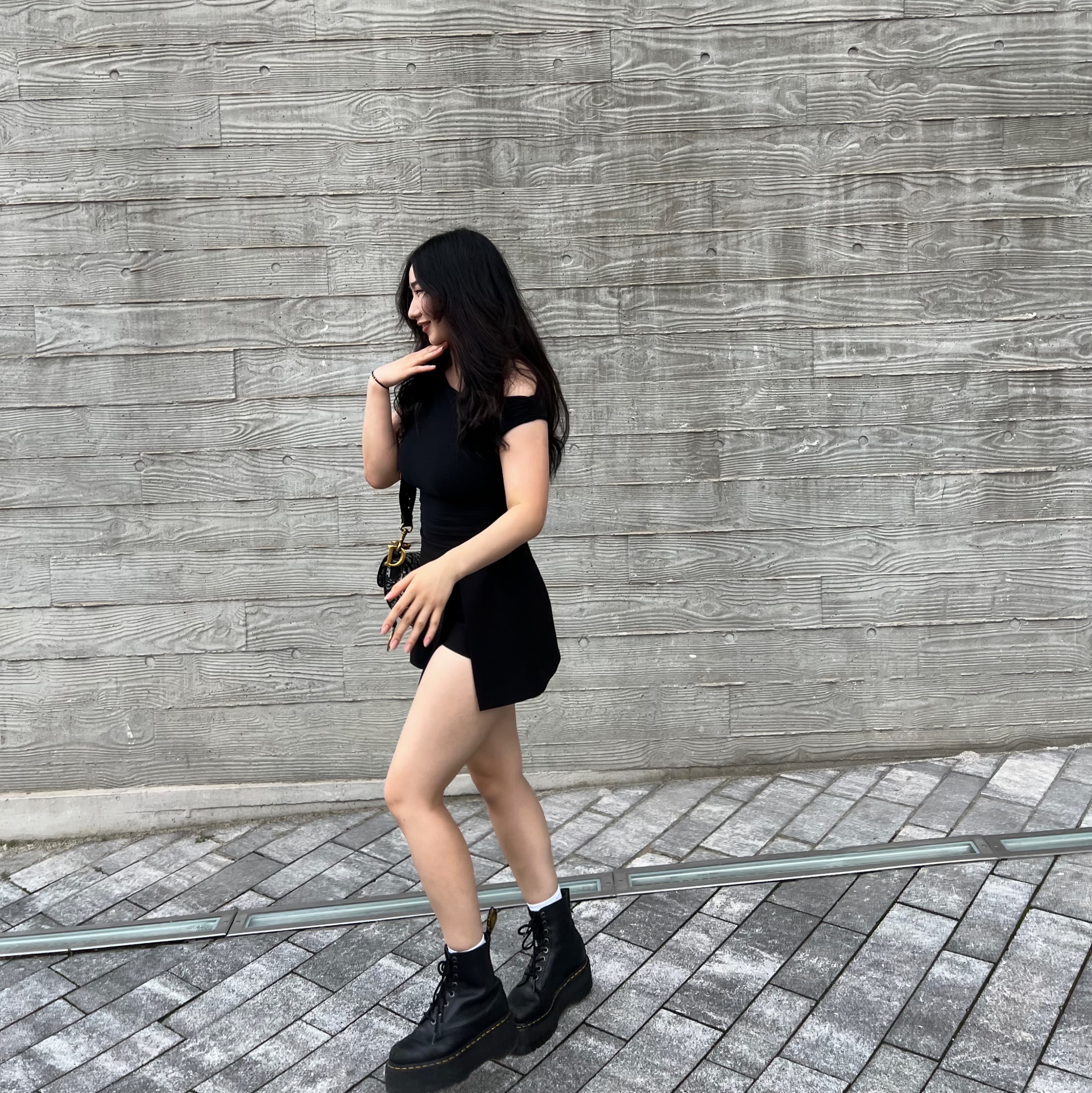Dior Saddle Bag Strap Blue Dior Oblique Jacquard, (W) Dr. Martens Jadon Max Boots Black 착용 스타일 - 2