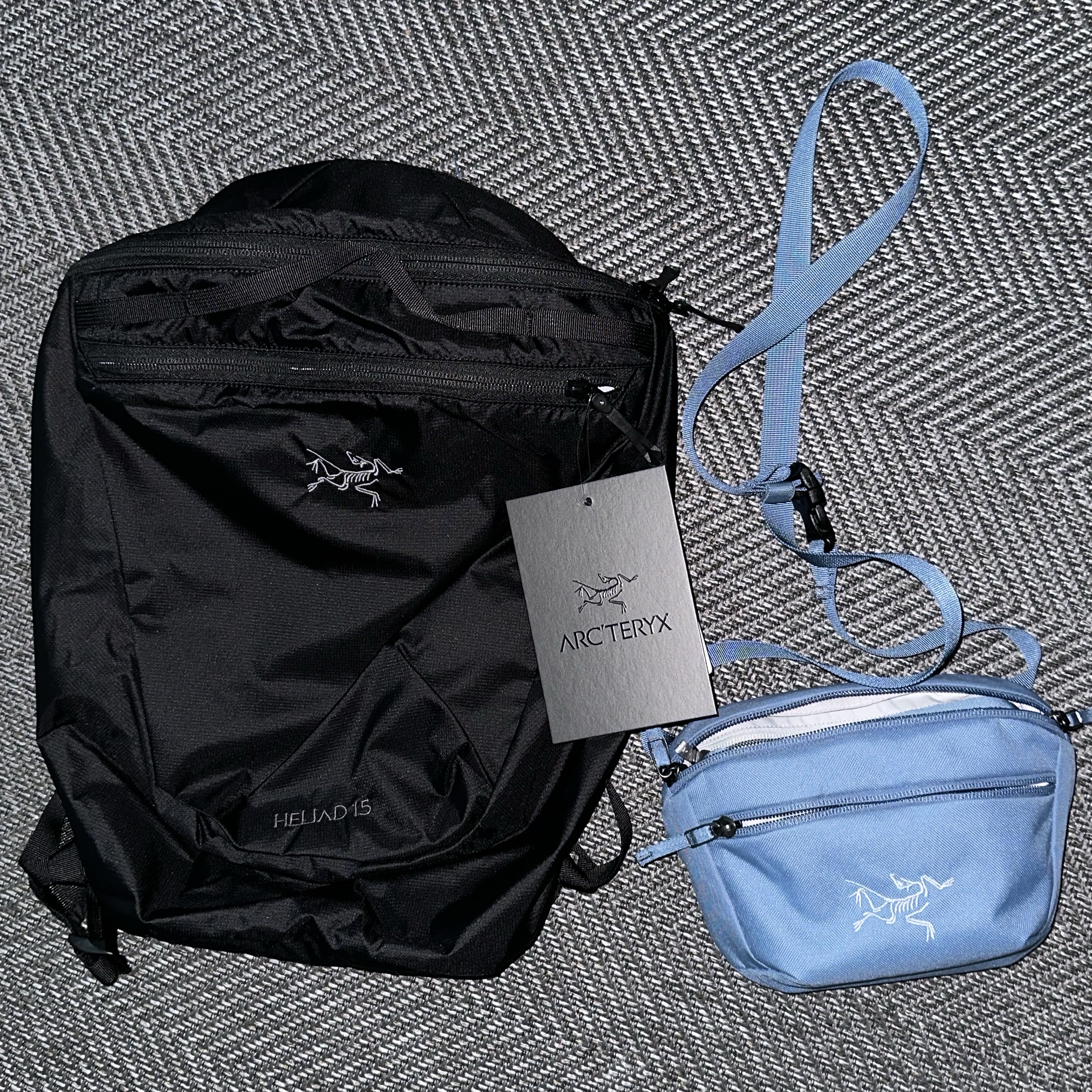 Arc'teryx Mantis 1 Waistpack Stone Wash, Arc'teryx Heliad 15 Backpack Black 착용 스타일 - 1
