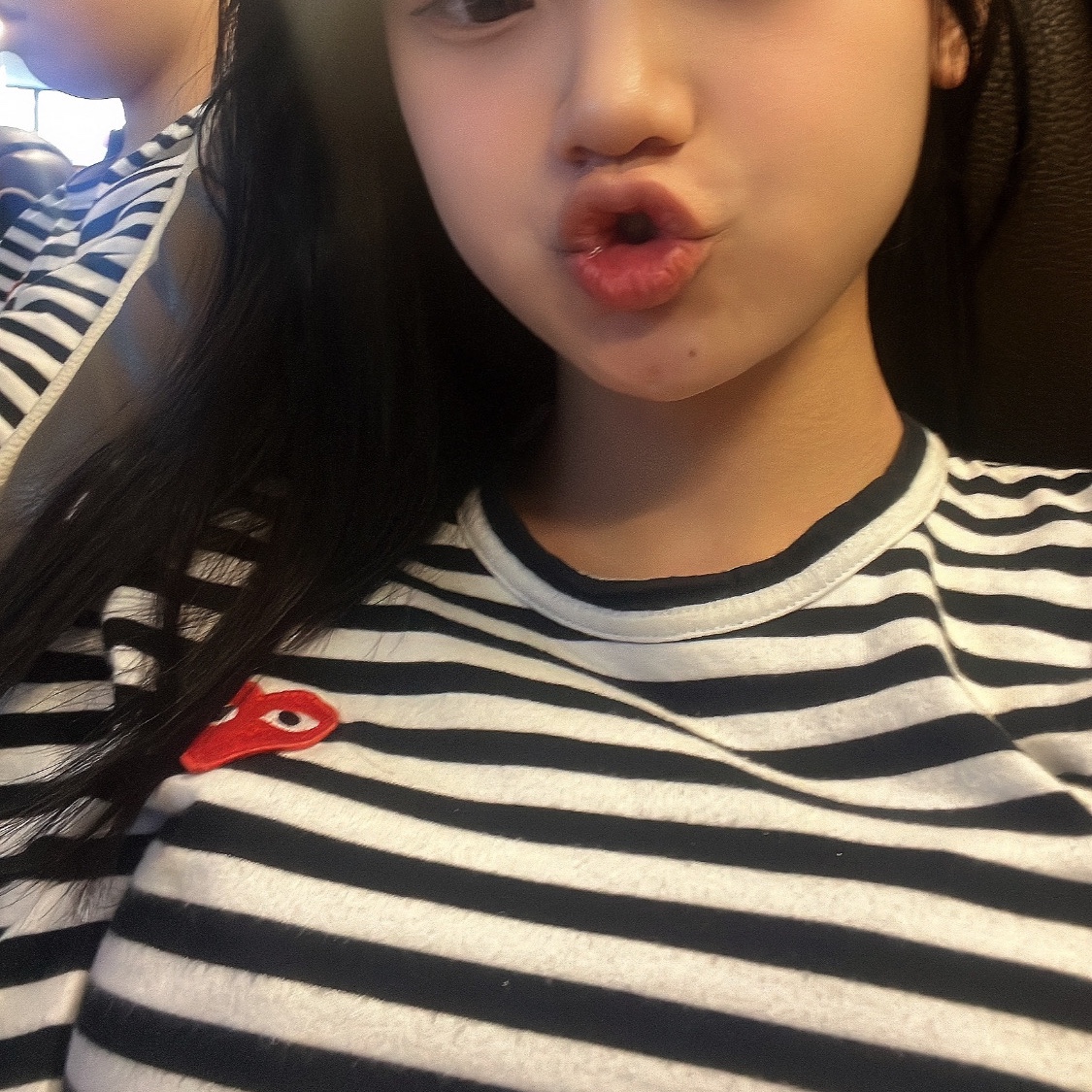 (W) Play Comme des Garcons Striped LS T-Shirt Black White 착용 스타일 - 1