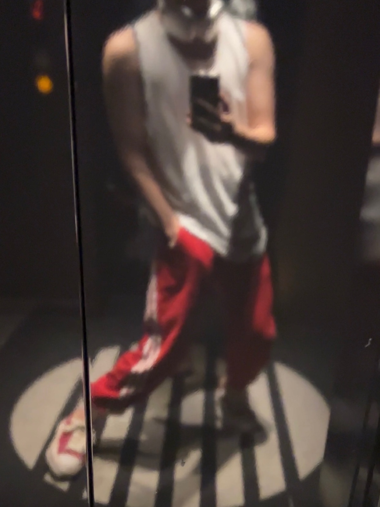 Apple AirPods Max Lightning Silver (Korean Ver.), Maison Mihara Yasuhiro Peterson OG Sole OD Canvas Low-top Sneakers Red 착용 스타일