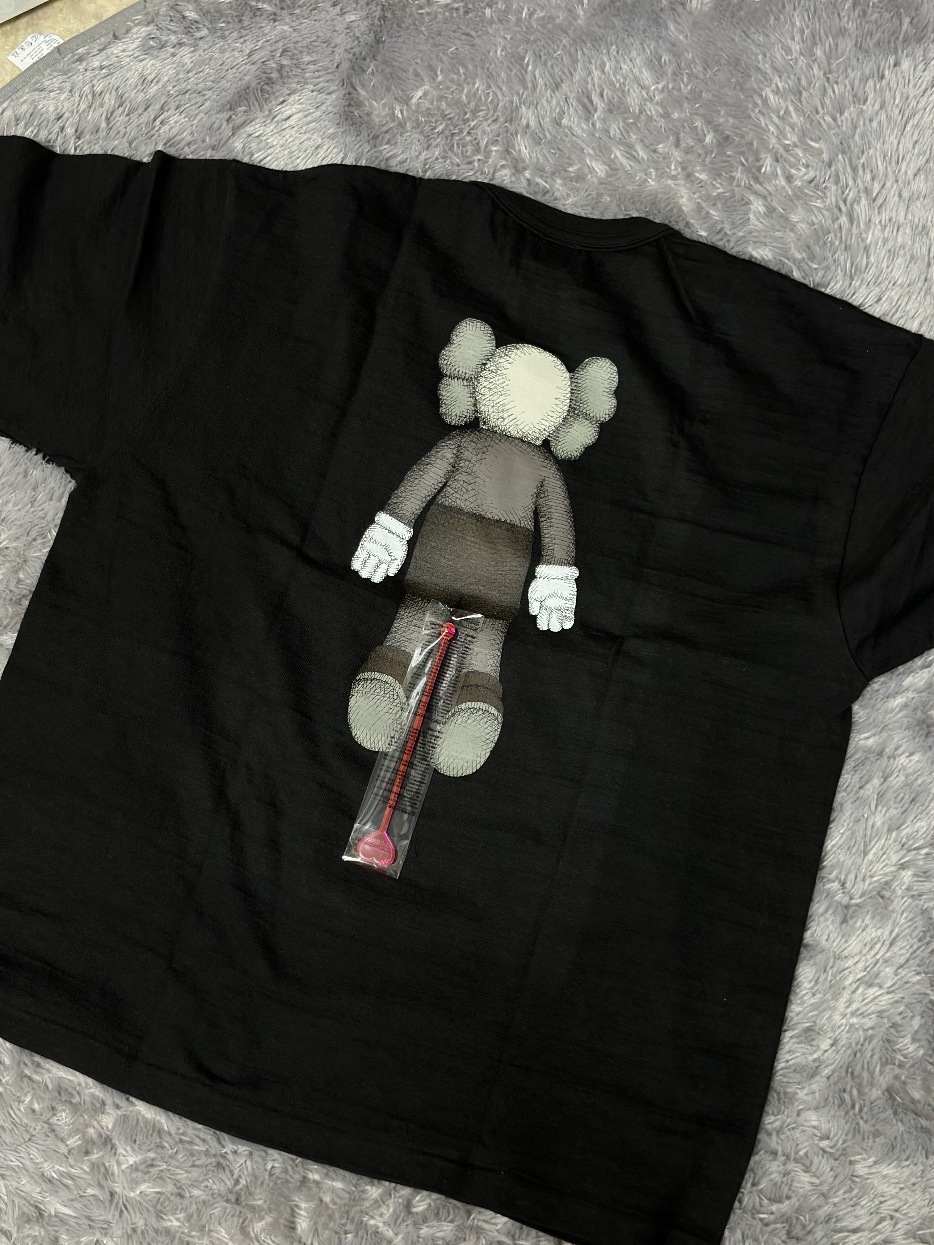 Human Made x Kaws Graphic T-Shirt #3 Black 착용 스타일 - 1