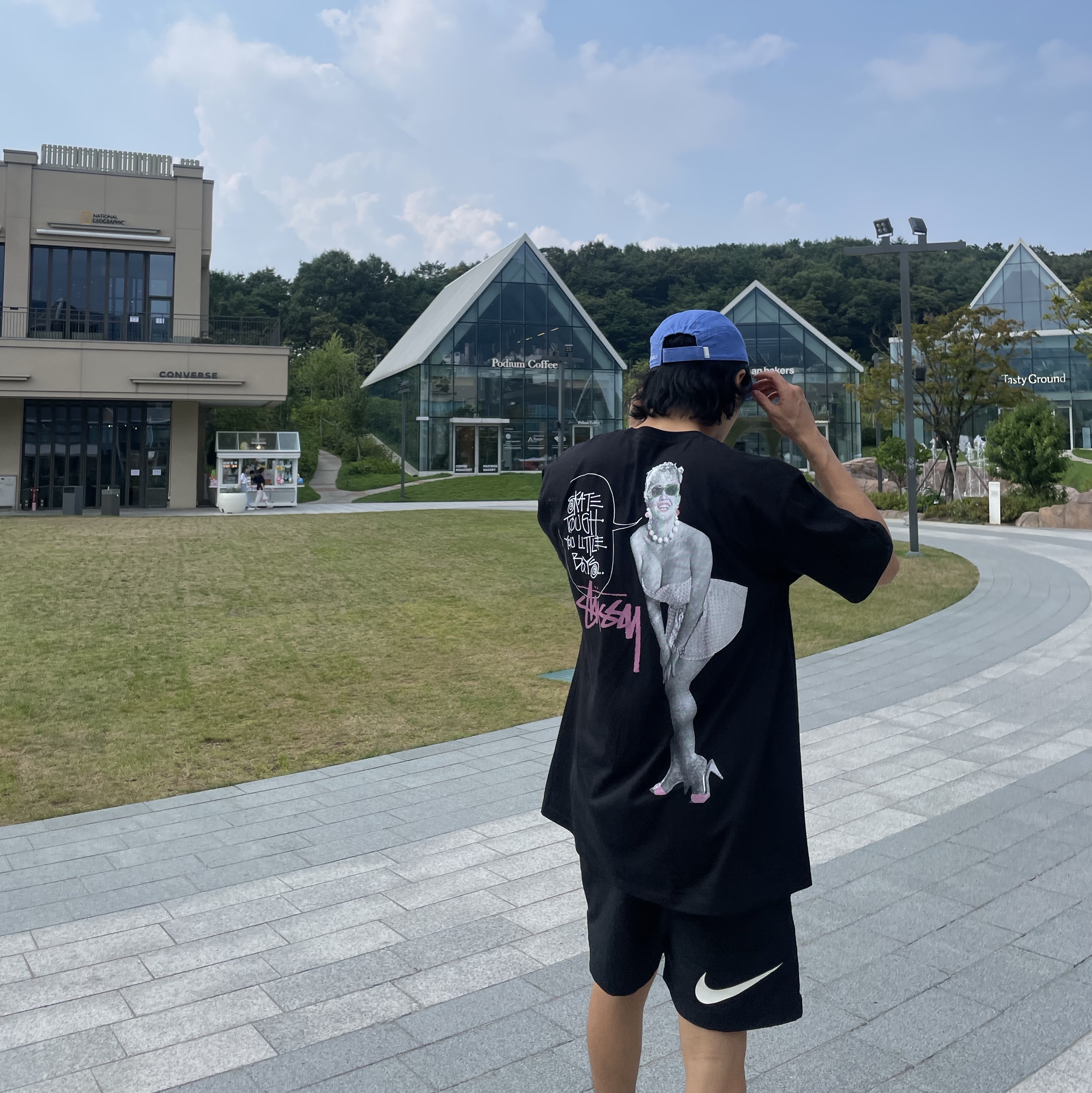 Stussy Skate Tough T-Shirt Black, Nike x Stussy Shorts Black (FJ9167-010) 착용 스타일 - 2