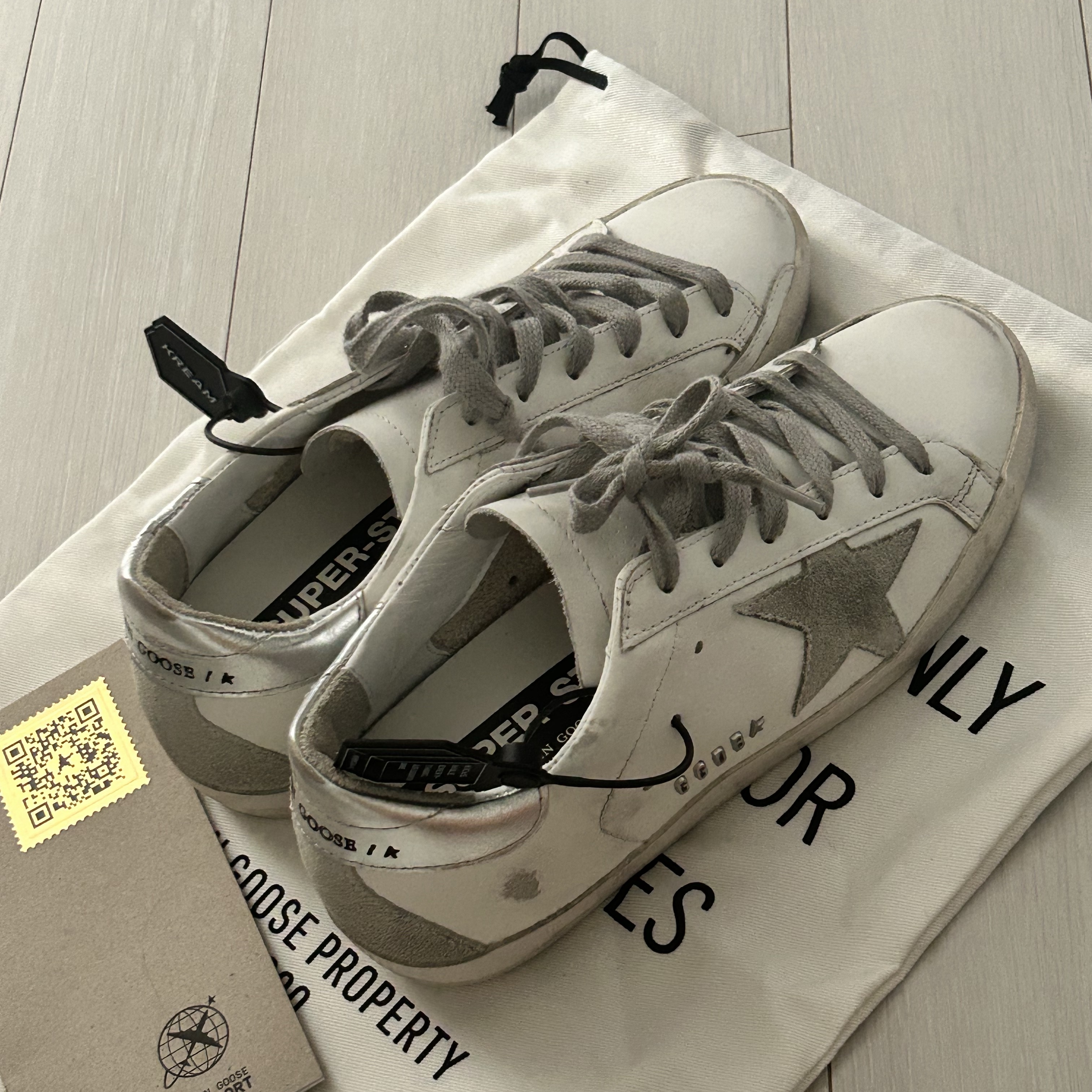 (W) Golden Goose Superstar White Silver Heel Tab Sneakers 착용 스타일