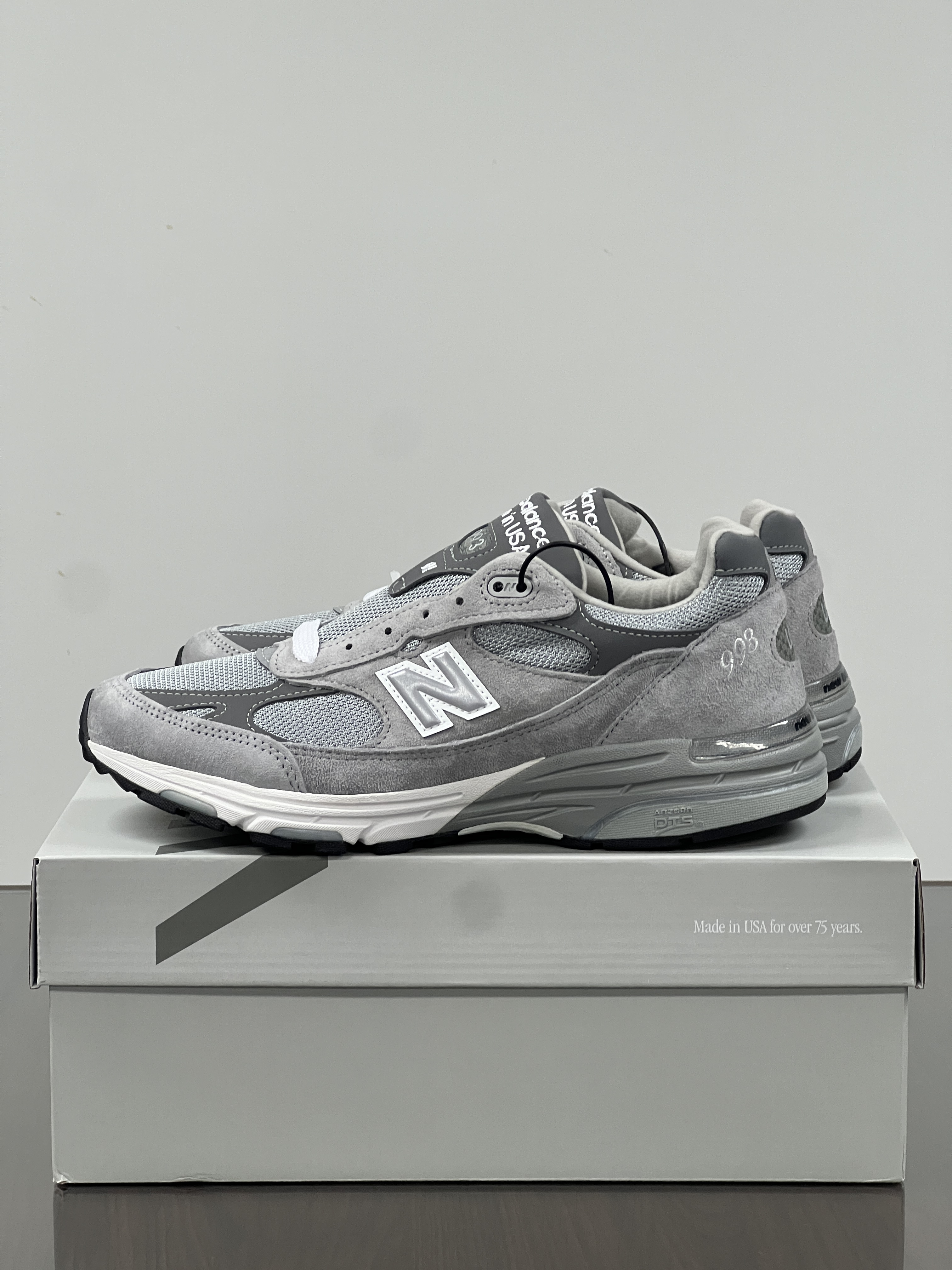 New Balance 993 Made in USA Grey - D Standard 착용 스타일 - 1