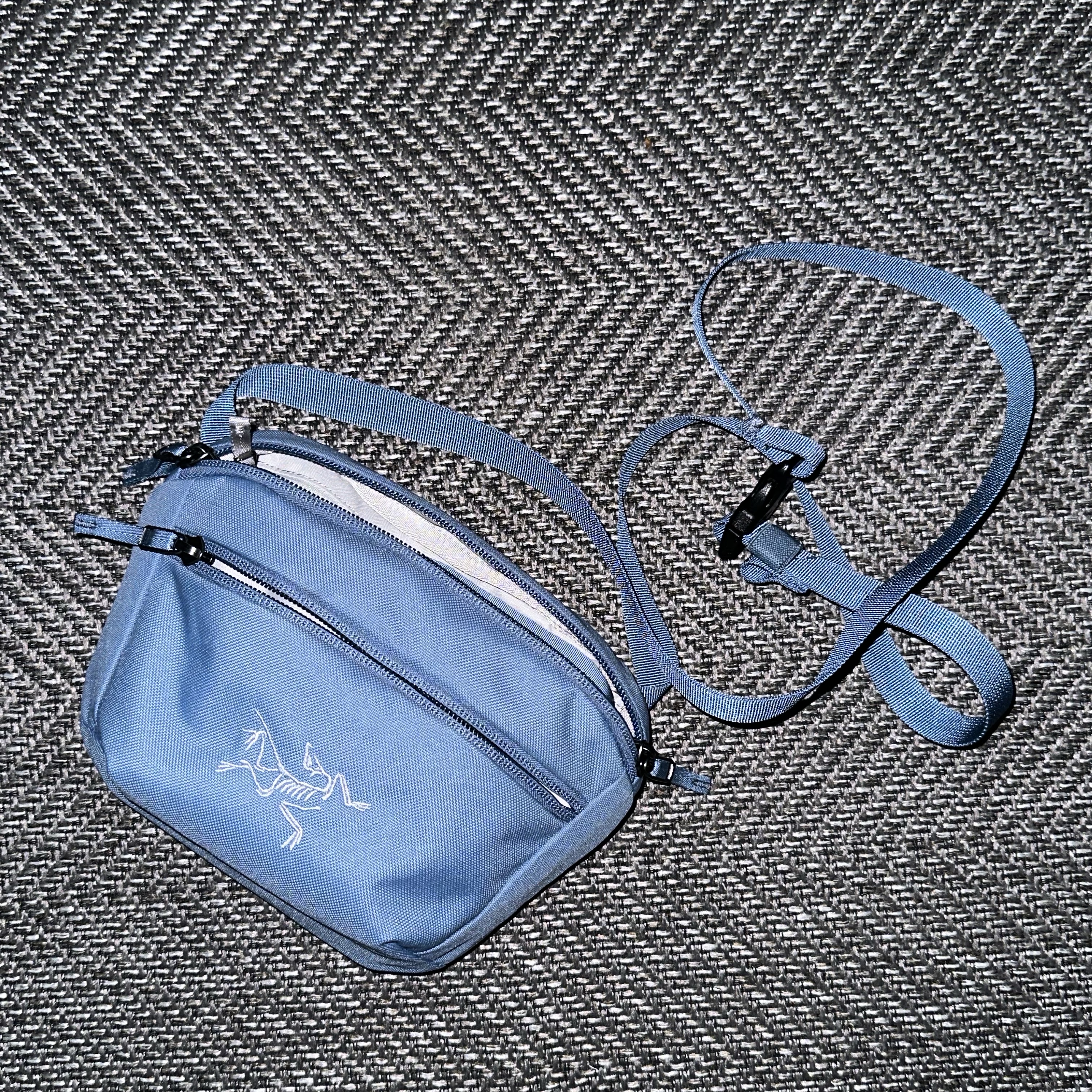 Arc'teryx Mantis 1 Waistpack Stone Wash, Arc'teryx Heliad 15 Backpack Black 착용 스타일 - 3