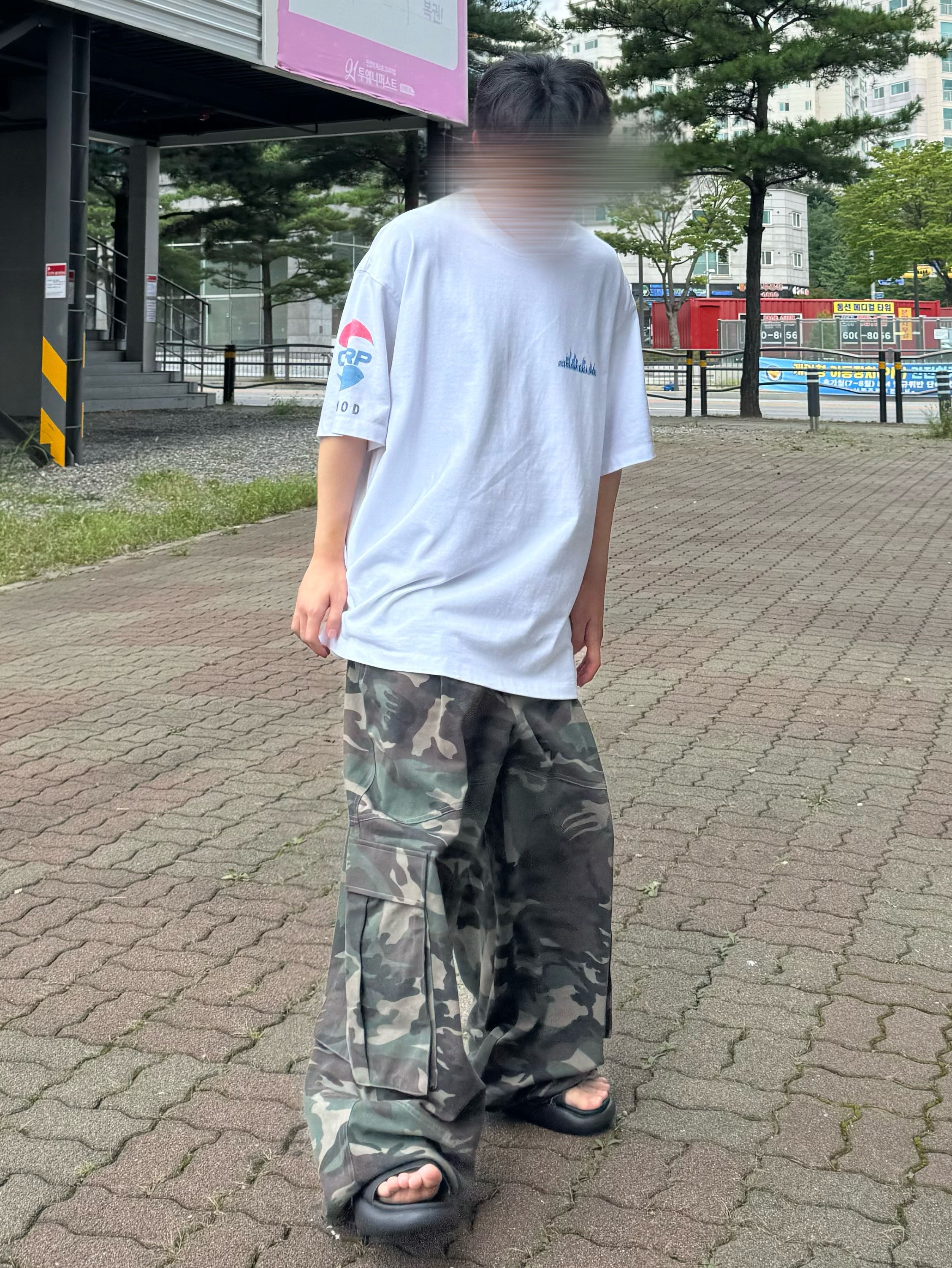 Undermycar Mu.51 Anti Fxxking Logo Play Big Cargo Camo Pants Camo Khaki, Nonnod Soft Drink T-Shirt Dirty White 착용 스타일 - 1