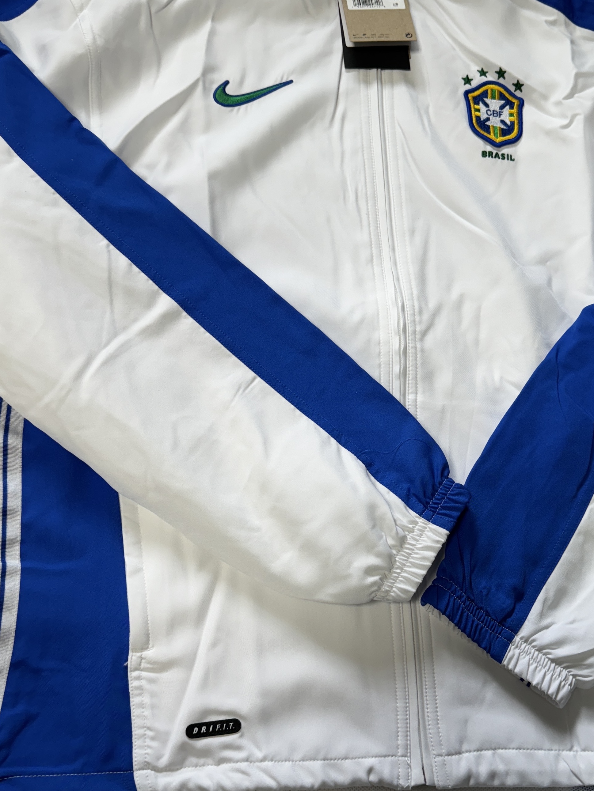 Nike Brazil 1998 Reissue Soccer Replica Track Jacket White (FZ6681-100) 착용 스타일