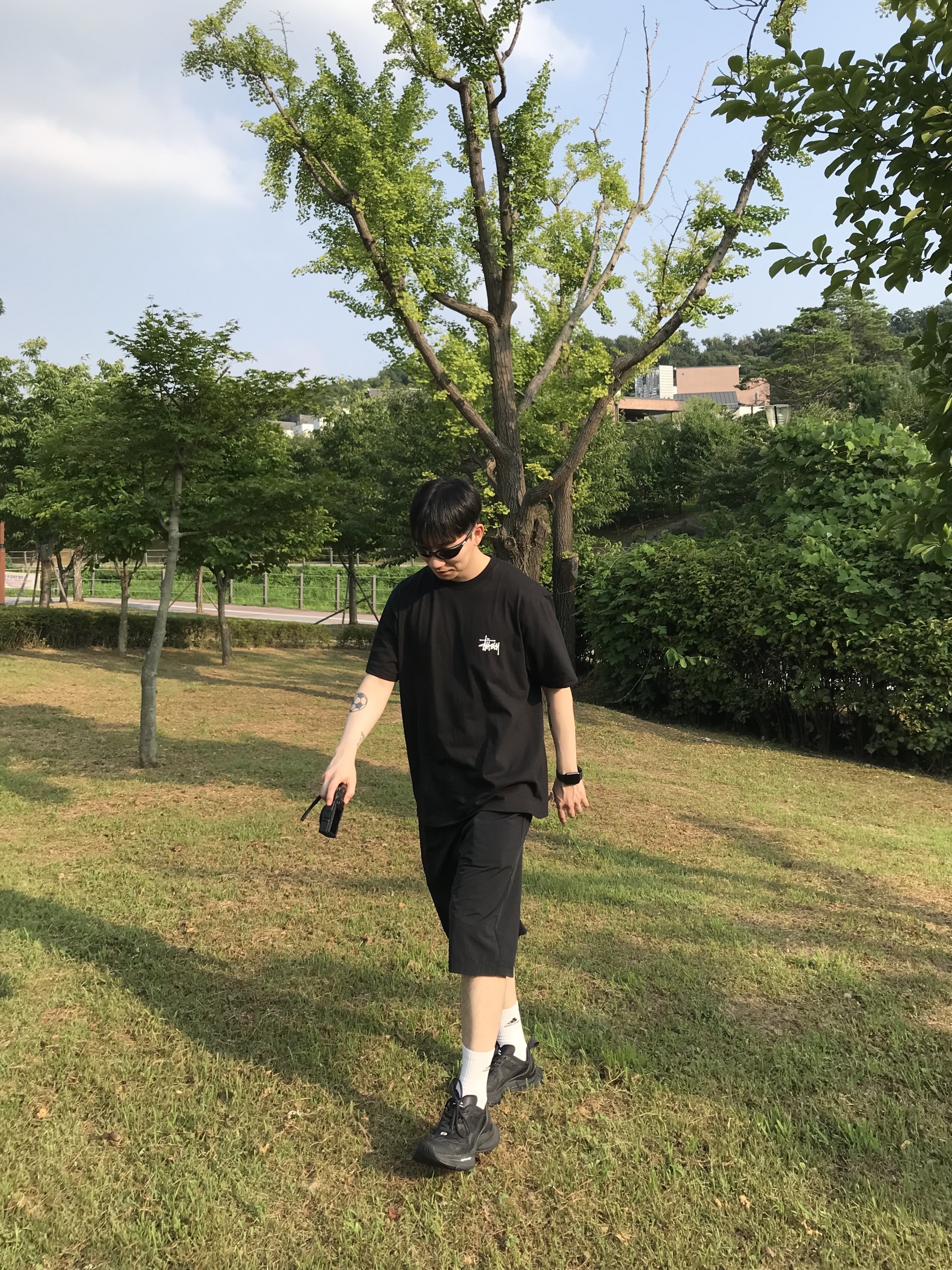 Stussy Basic Stussy T-Shirt Black 2024, 2025, Balenciaga Circuit Sneaker Black 착용 스타일 - 2