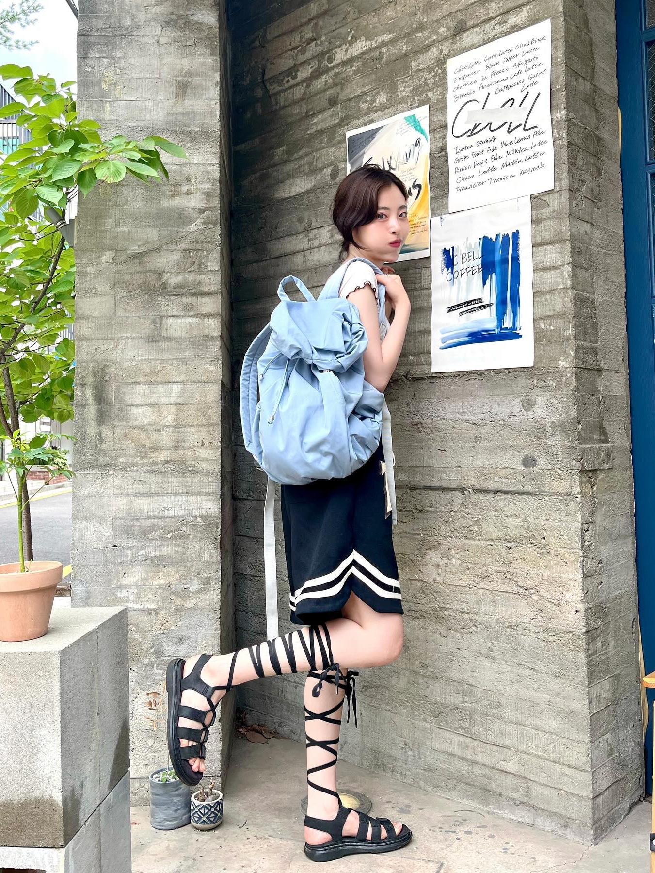 ACOC Blooming Backpack Ice Blue 착용 스타일 - 2