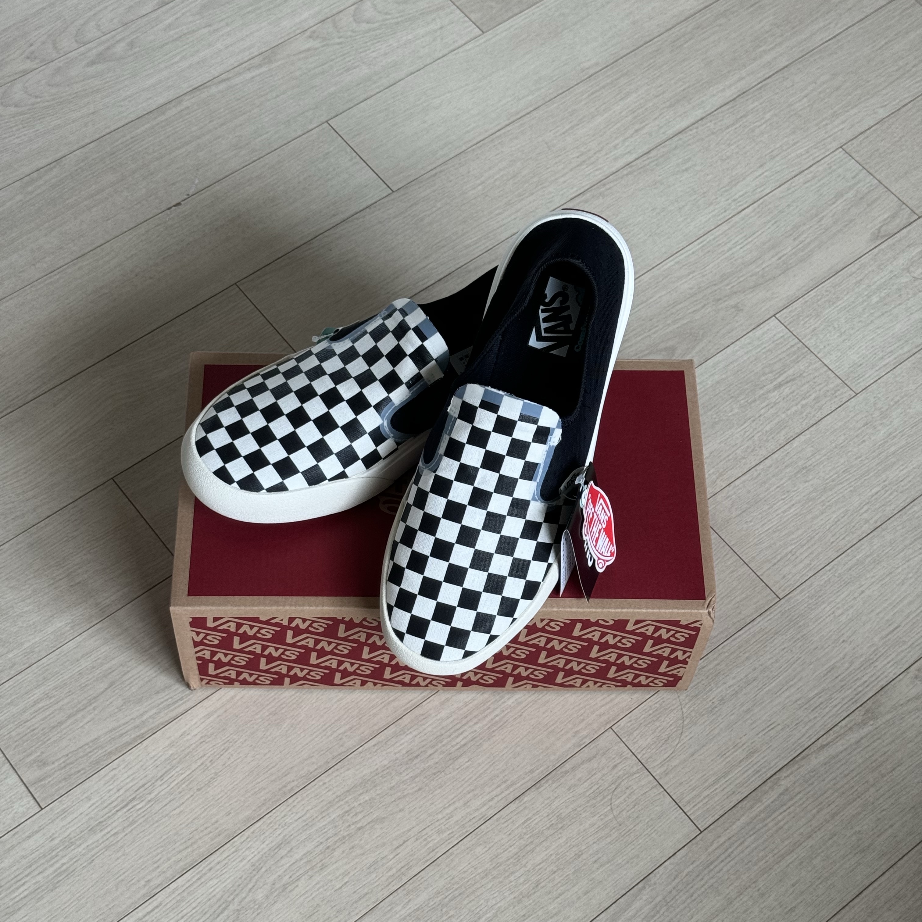 Vans Checkerboard Comfycush One Black 착용 스타일 - 1