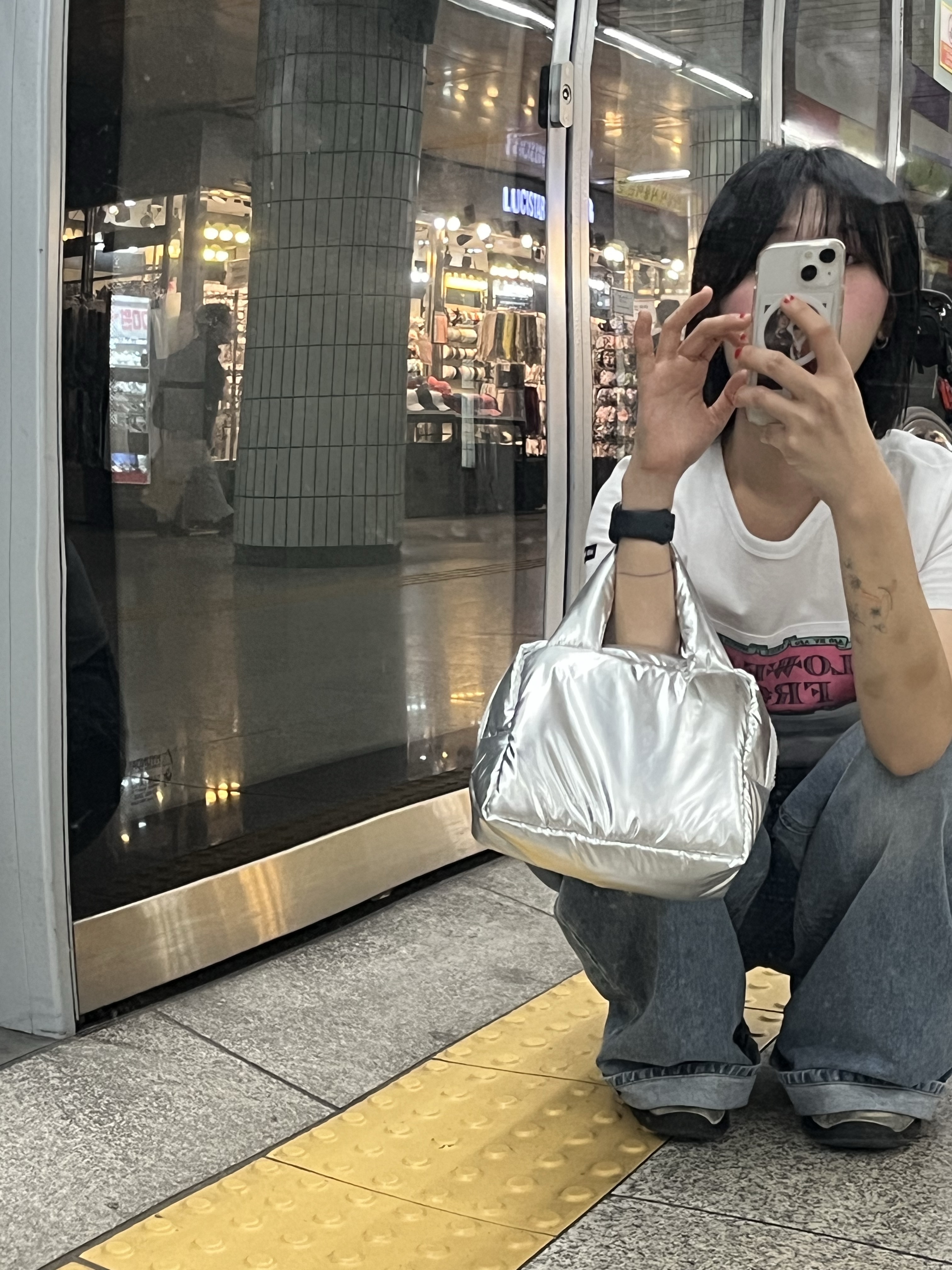 Fottsfotts Puffer Bag Mini Silver, Nike x Stussy Air Penny II Rattan and Limestone 착용 스타일 - 1