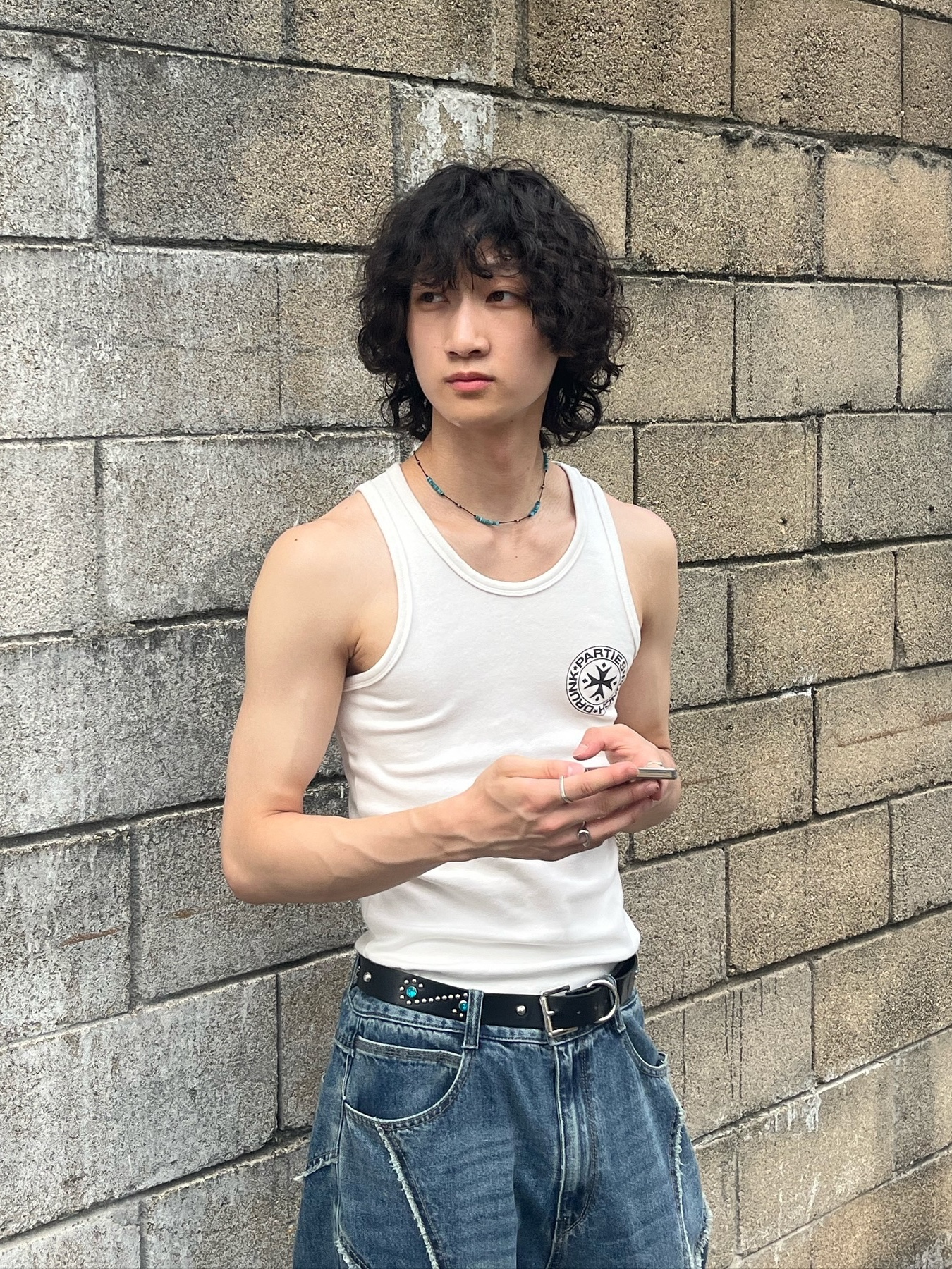 Punch Drunk Parties Unisex Circle Logo Sleeveless Off White 착용 스타일 - 1