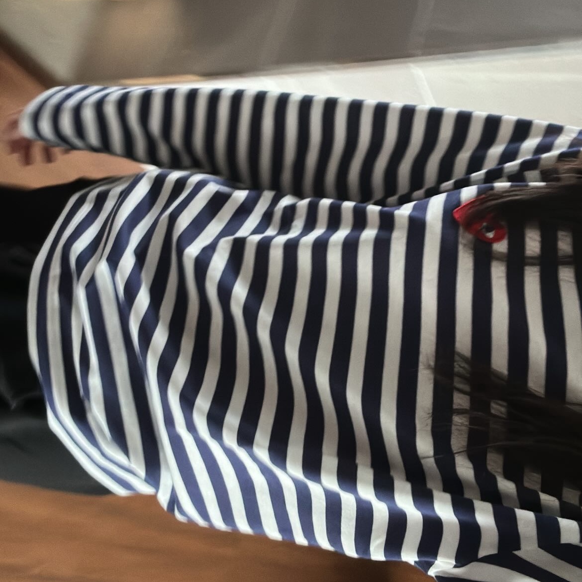 (W) Play Comme des Garcons Striped LS T-Shirt Navy White 착용 스타일