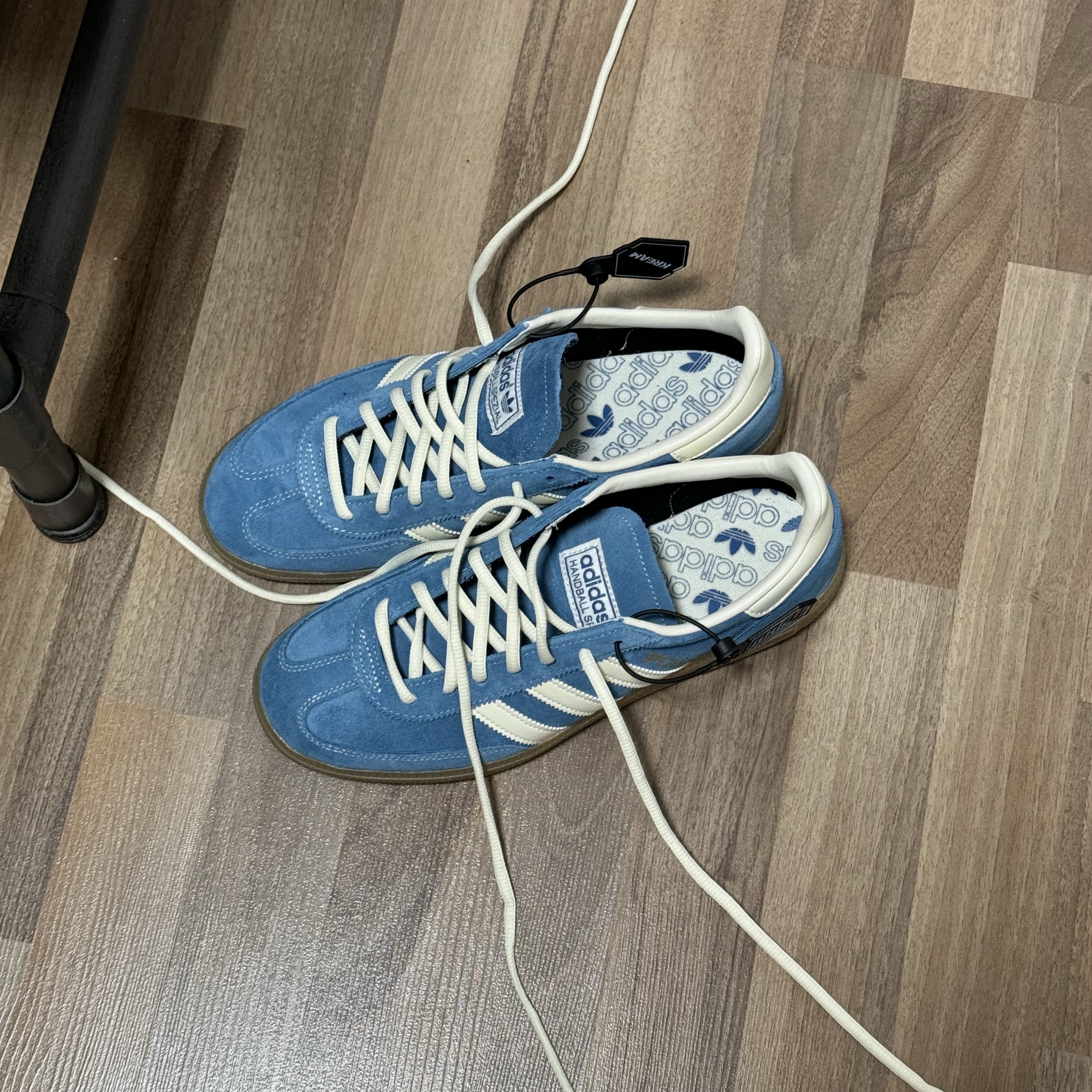 Adidas Spezial Handball Core Blue Cream White 착용 스타일