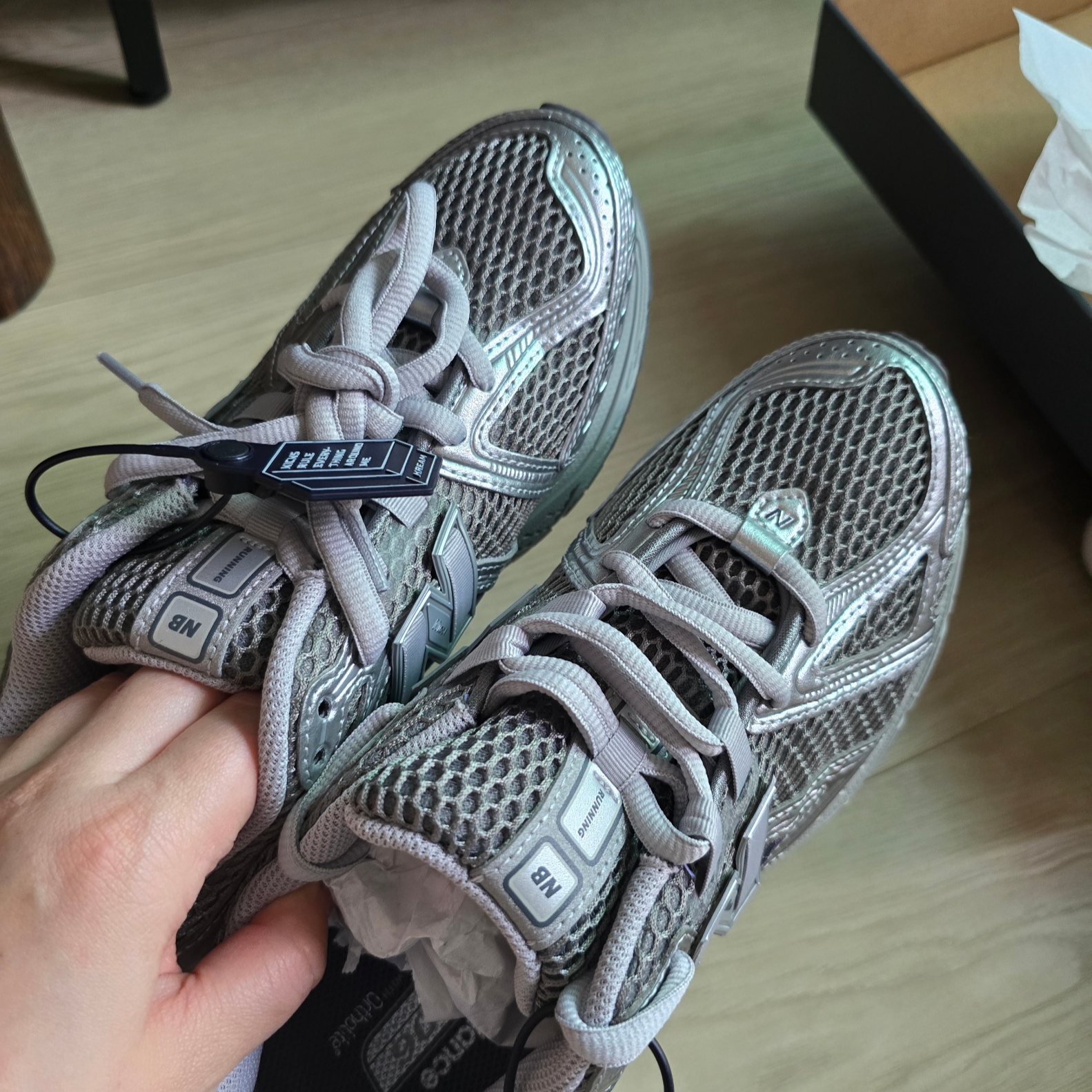 New Balance 1906R Harbor Grey Silver Metalic 착용 스타일