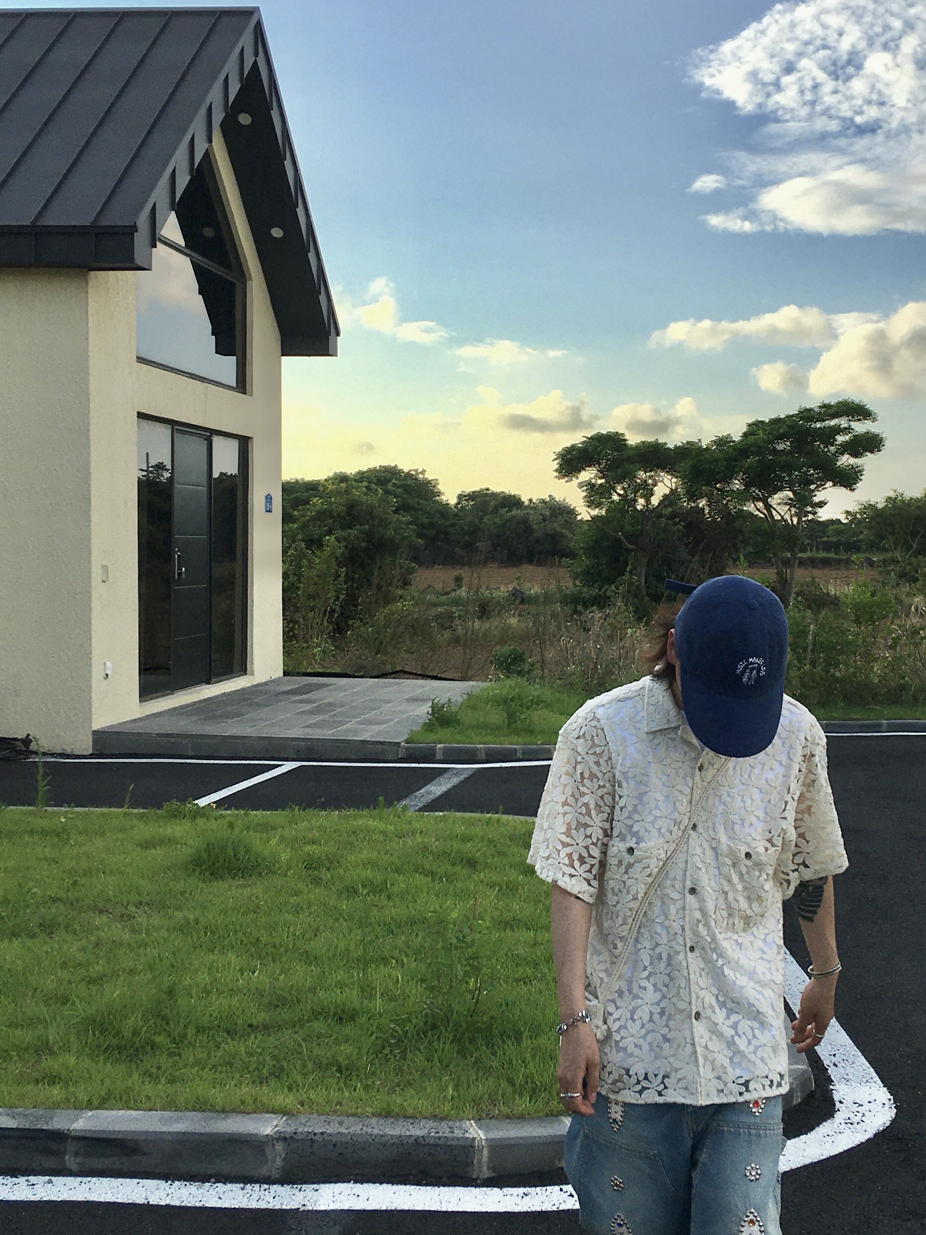 Kapital 14 oz. Denim Short Pants Studs Remake Indigo (Processing), Visvim Christo Shaman Folk Sand - 24SS 착용 스타일 - 2