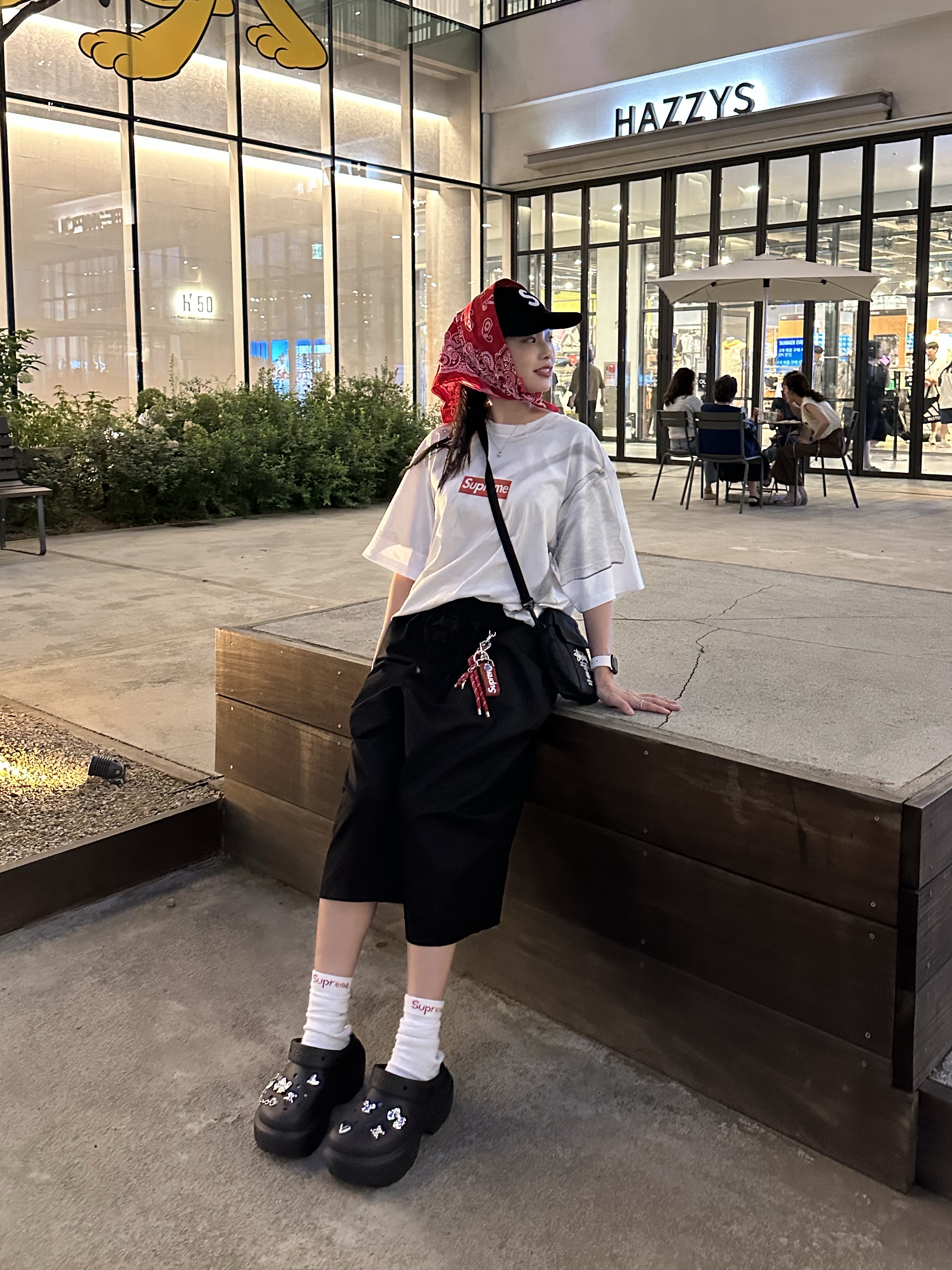 Supreme x MM6 Maison Margiela Box Logo T-Shirt White - 24SS, Crocs Stomp Clog Black 착용 스타일 - 6