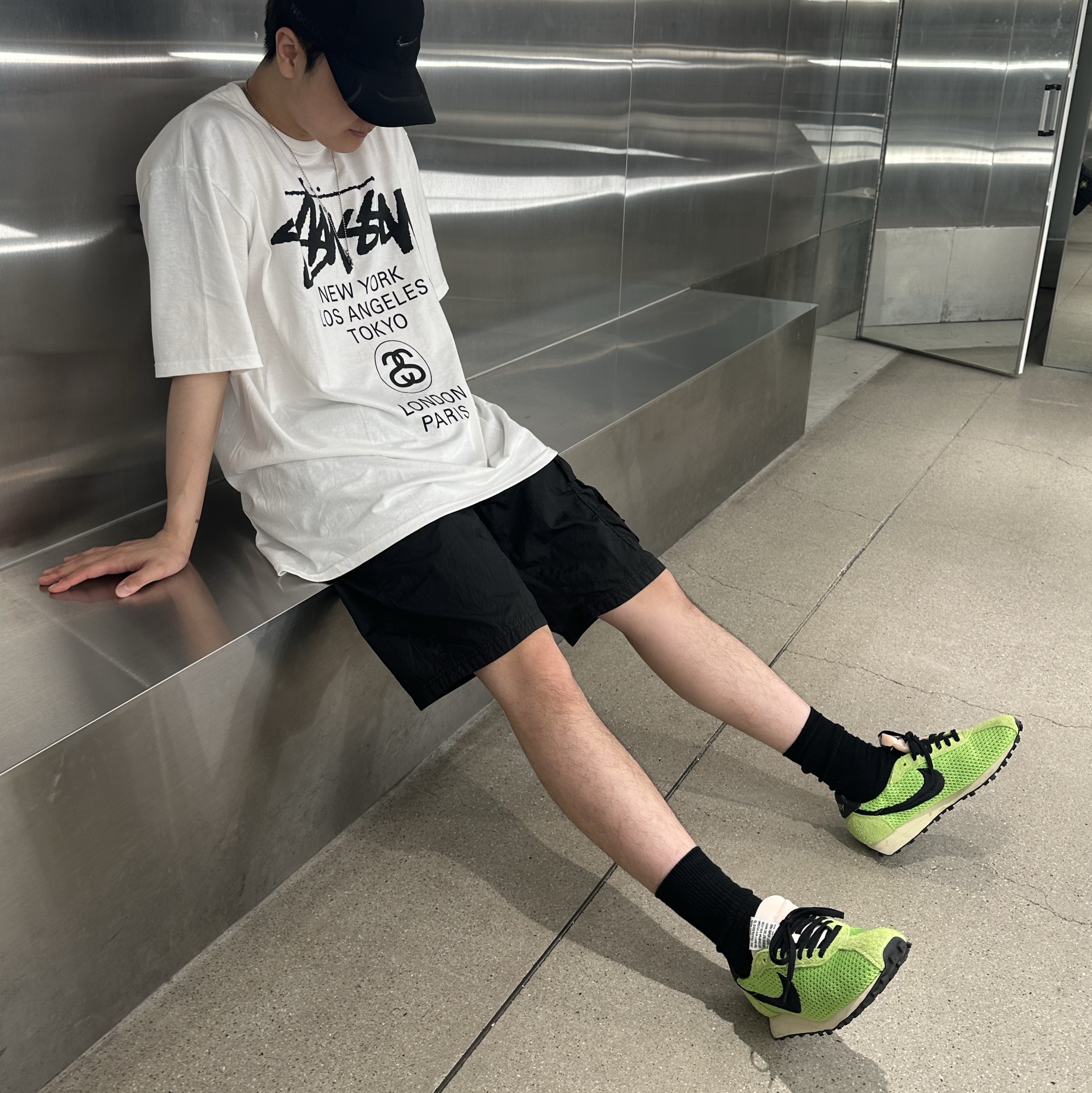 Stussy World Tour T-Shirt White 2024,2025, Stone Island 64651 Fleece Bermuda Shorts Black - 24SS 착용 스타일 - 3