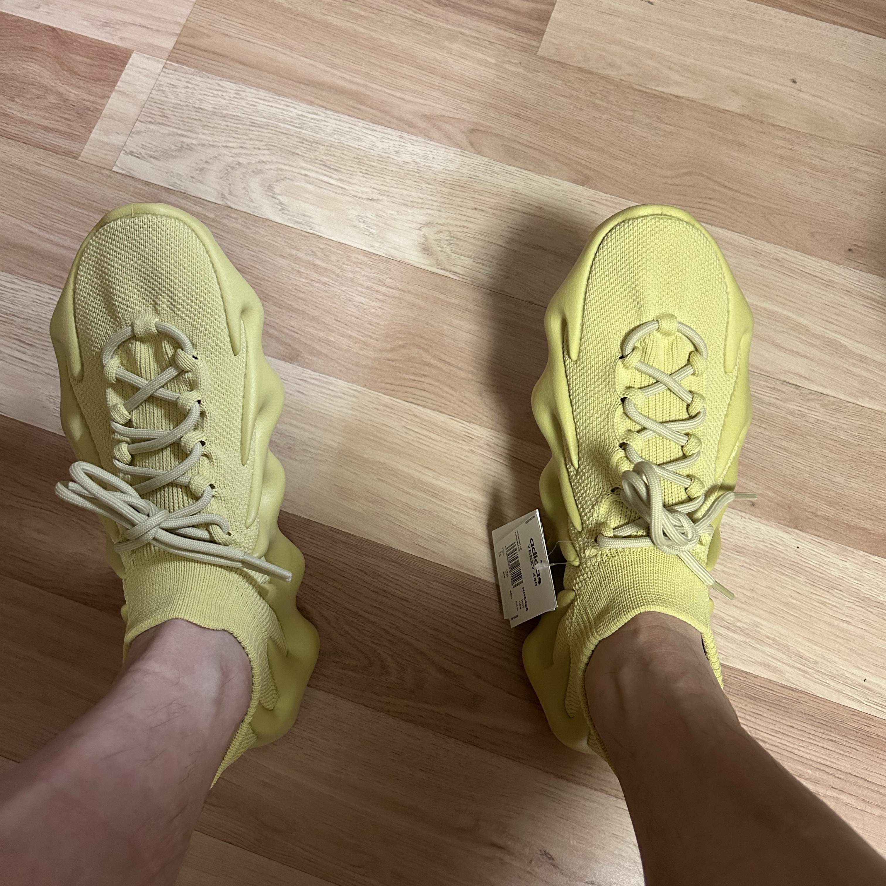 Adidas Yeezy 450 Sulfur 착용 스타일 - 6