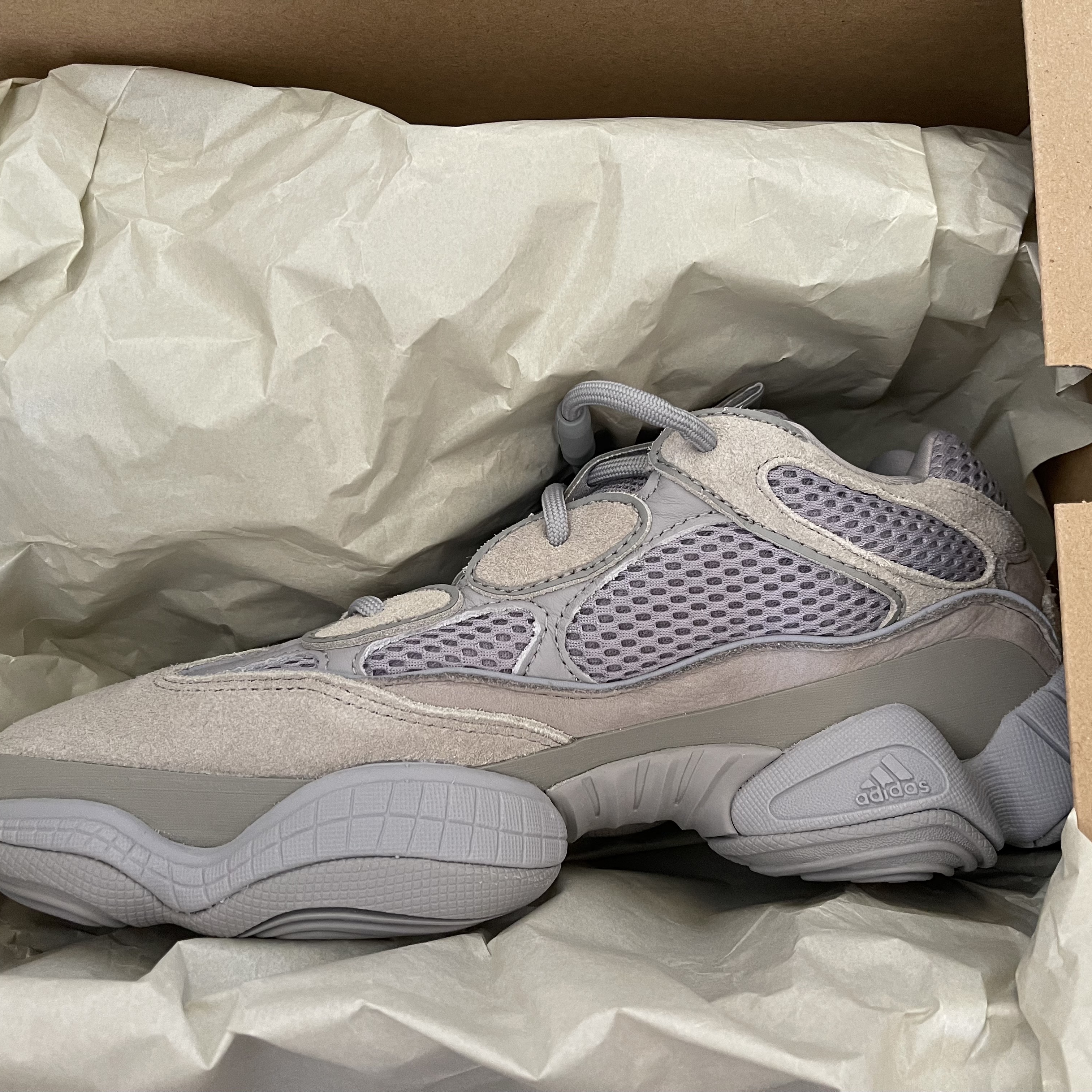 Adidas Yeezy 500 Stone Salt 착용 스타일 - 1