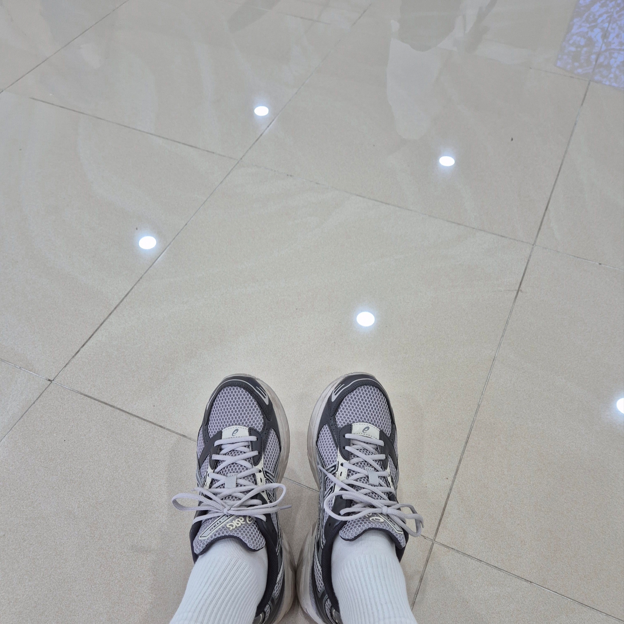 Asics Gel-1130 Oyster Grey Clay Grey 착용 스타일