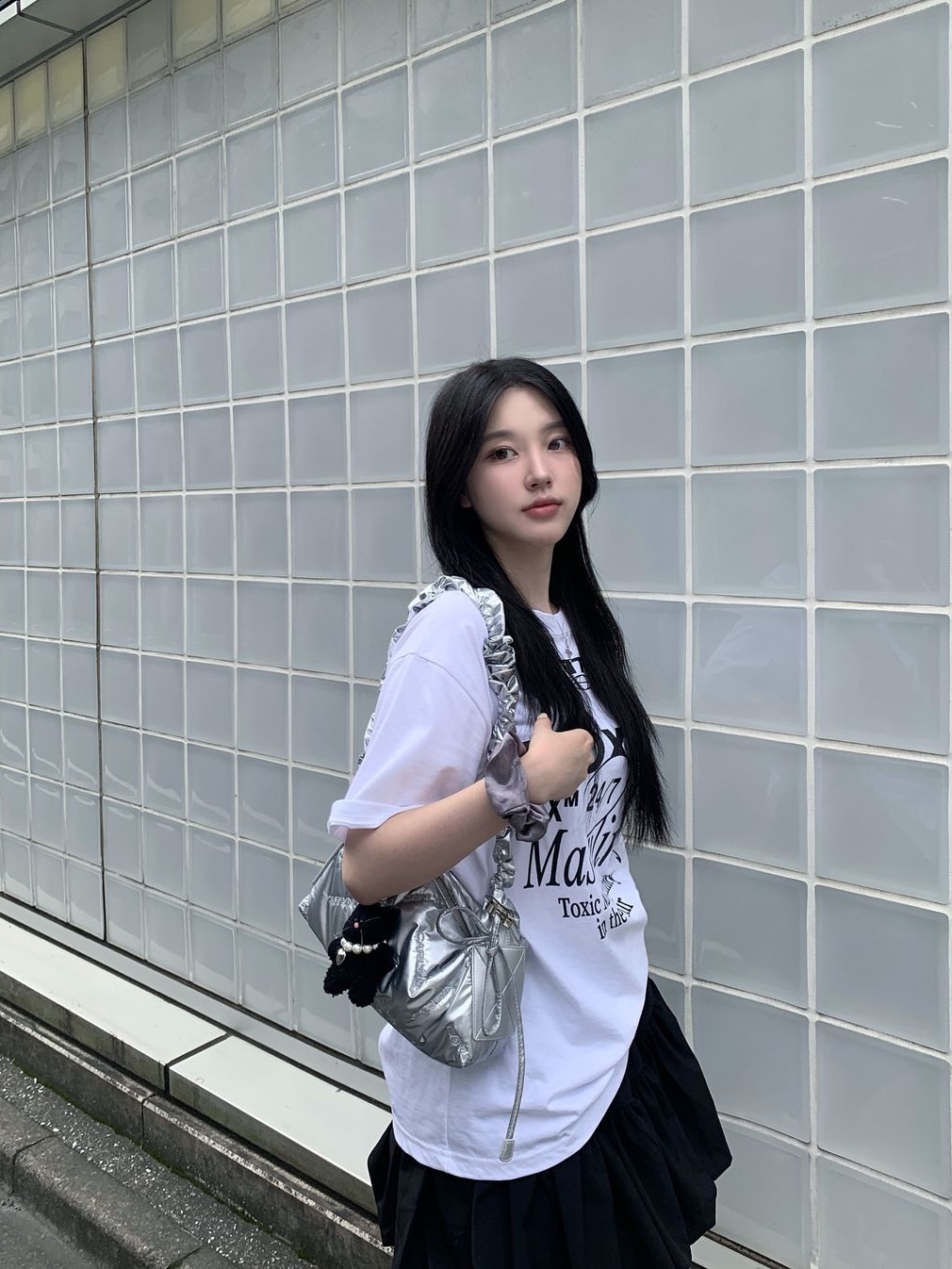 Carlyn Ginna Silver_H74109010S, Carlyn Ginna Red_H74109010R 착용 스타일