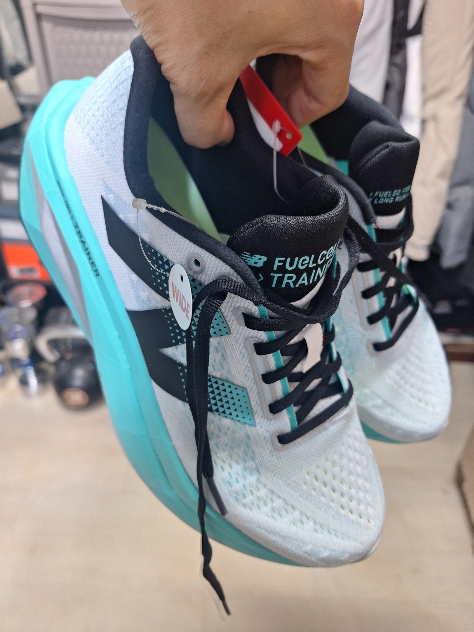 New Balance FuelCell Supercomp Trainer v3 White Cyber Jade - 2E Wide 착용 스타일
