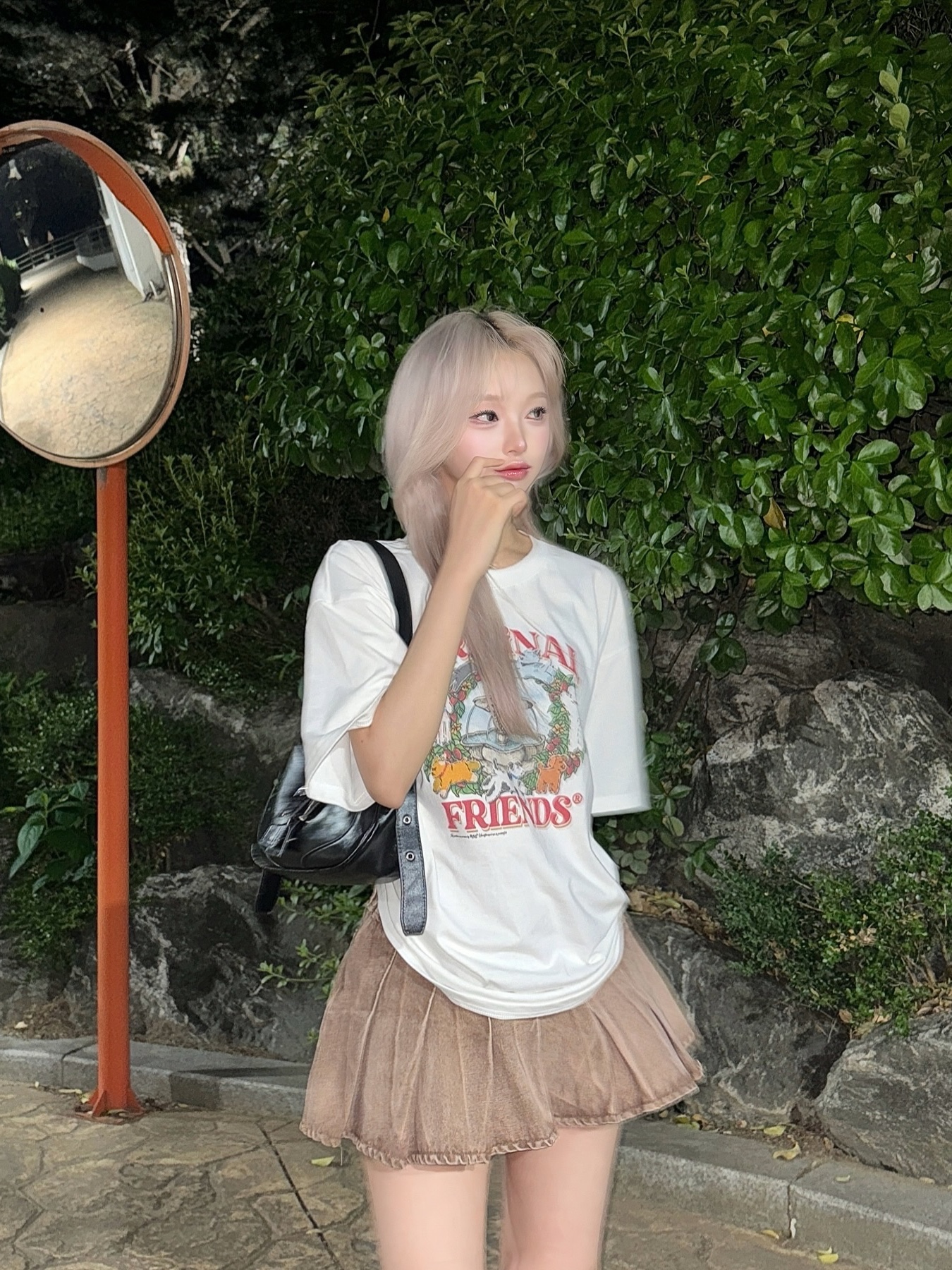 RDVZ Original Puppy Friends T-shirt White 착용 스타일 - 1