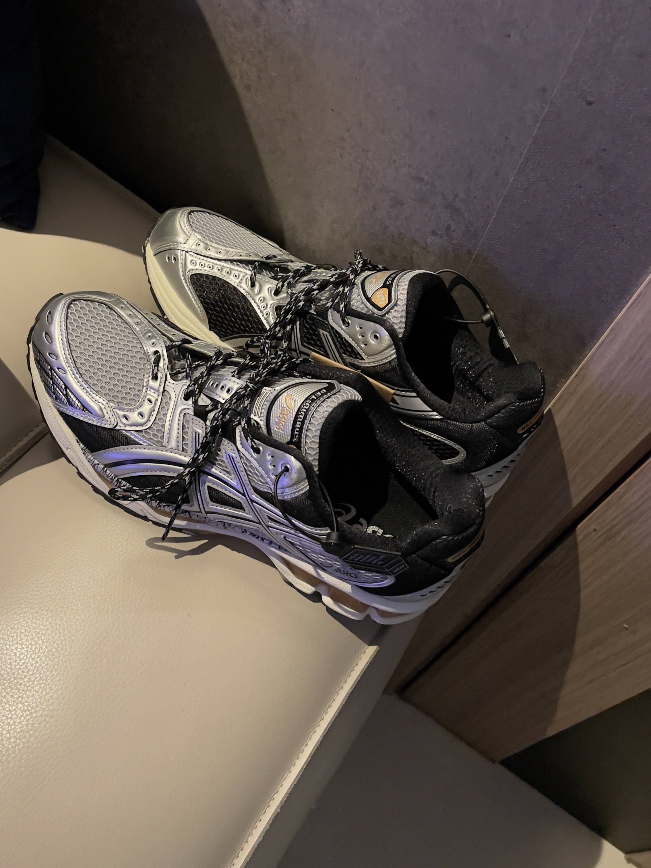 Asics Gel-Nimbus 10.1 Piedmont Grey Pure Silver 착용 스타일