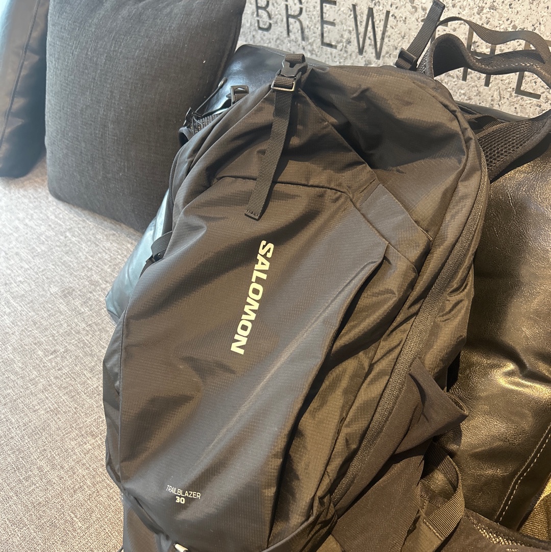 Salomon Trailblazer 30 Black 착용 스타일