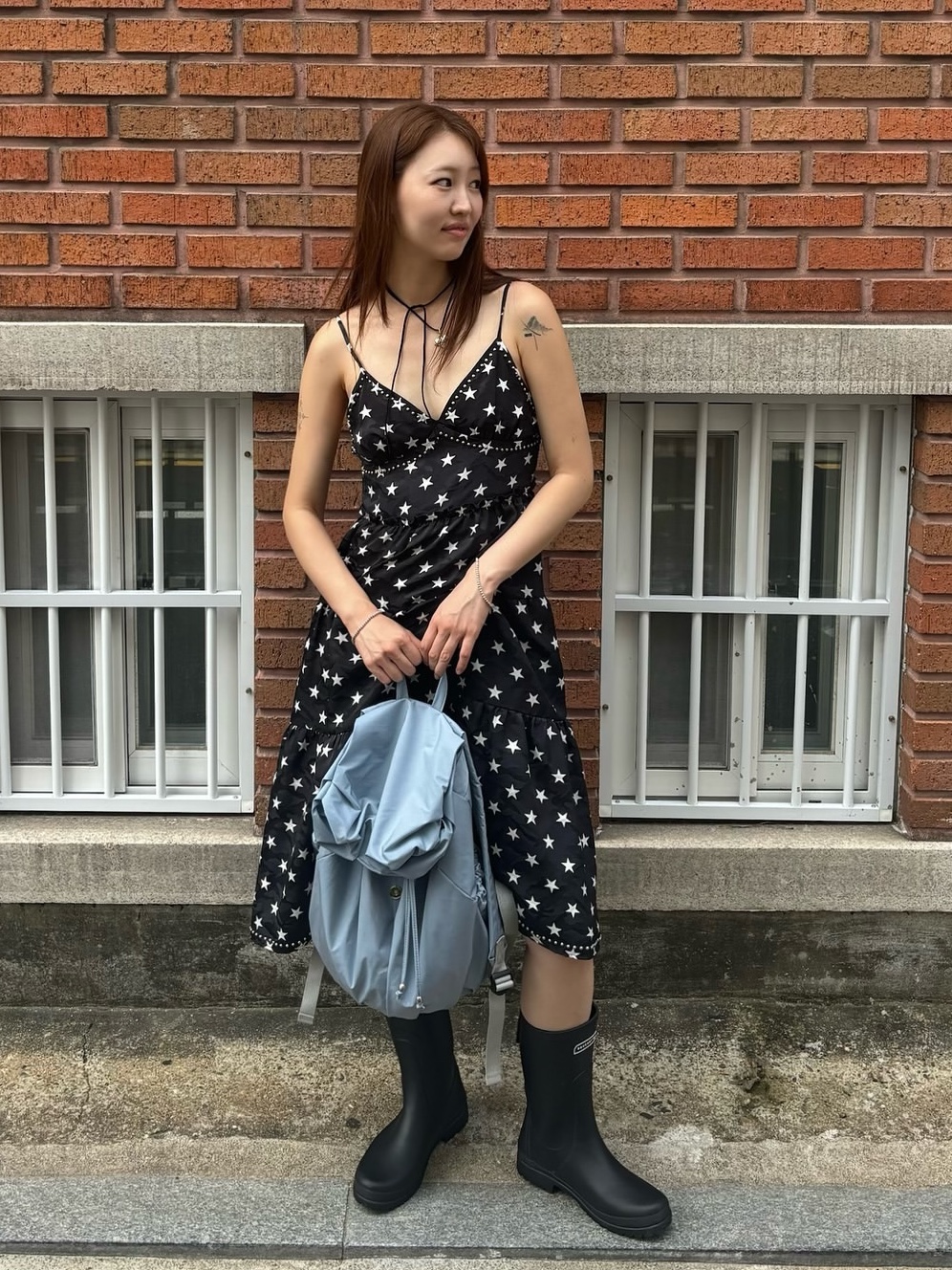 ACOC Blooming Backpack Ice Blue 착용 스타일 - 2