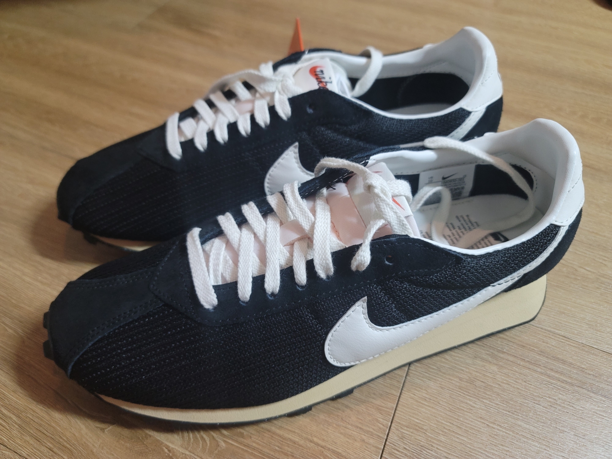 Nike LD-1000 SP Black and Sail 착용 스타일