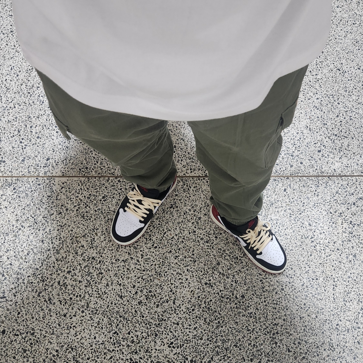 Jordan 1 Retro Low OG Black Toe 착용 스타일 - 1